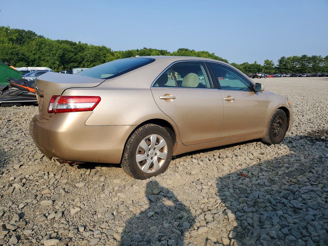 2010 Toyota Camry Le Gold vin: 4T4BF3EK5AR026284