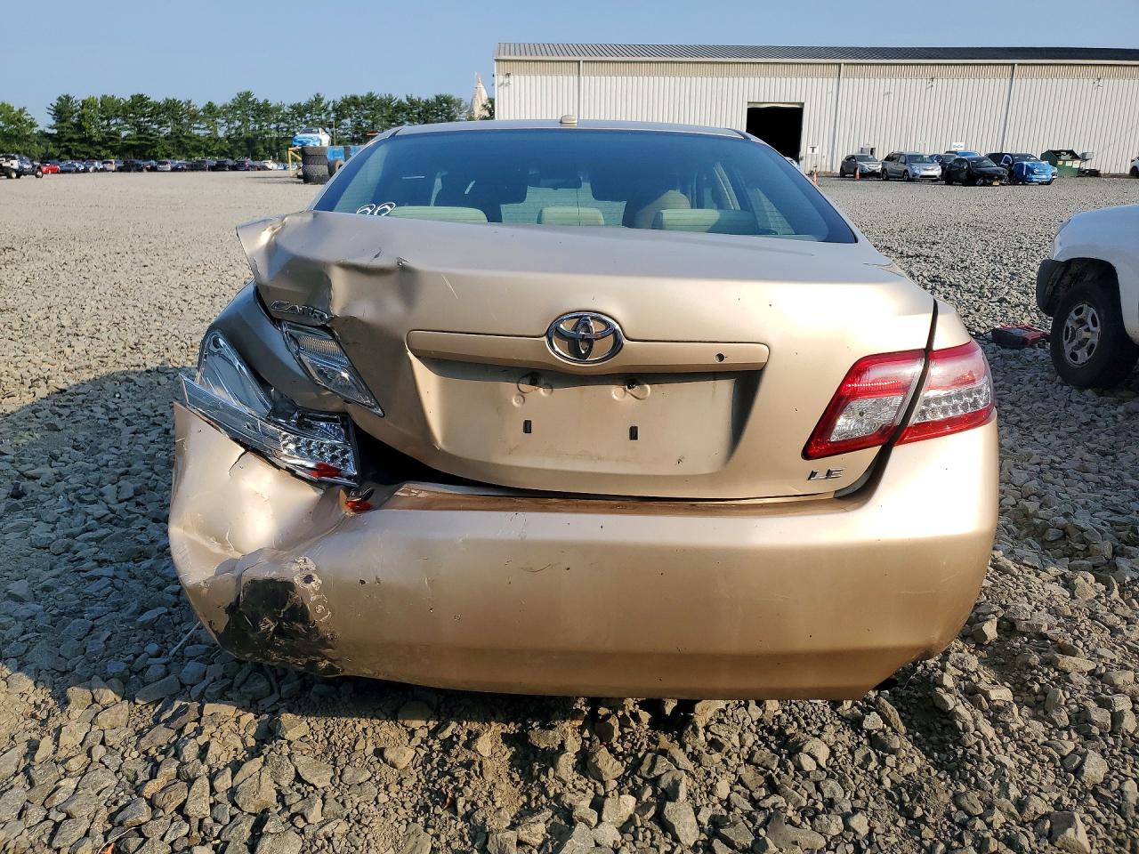 2010 Toyota Camry Le Gold vin: 4T4BF3EK5AR026284