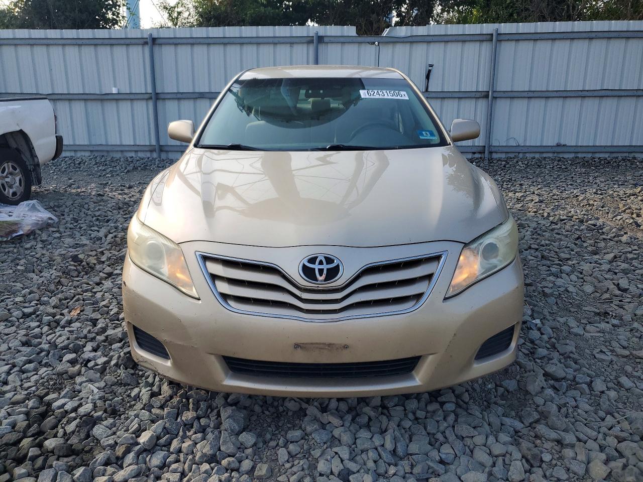 2010 Toyota Camry Le Gold vin: 4T4BF3EK5AR026284