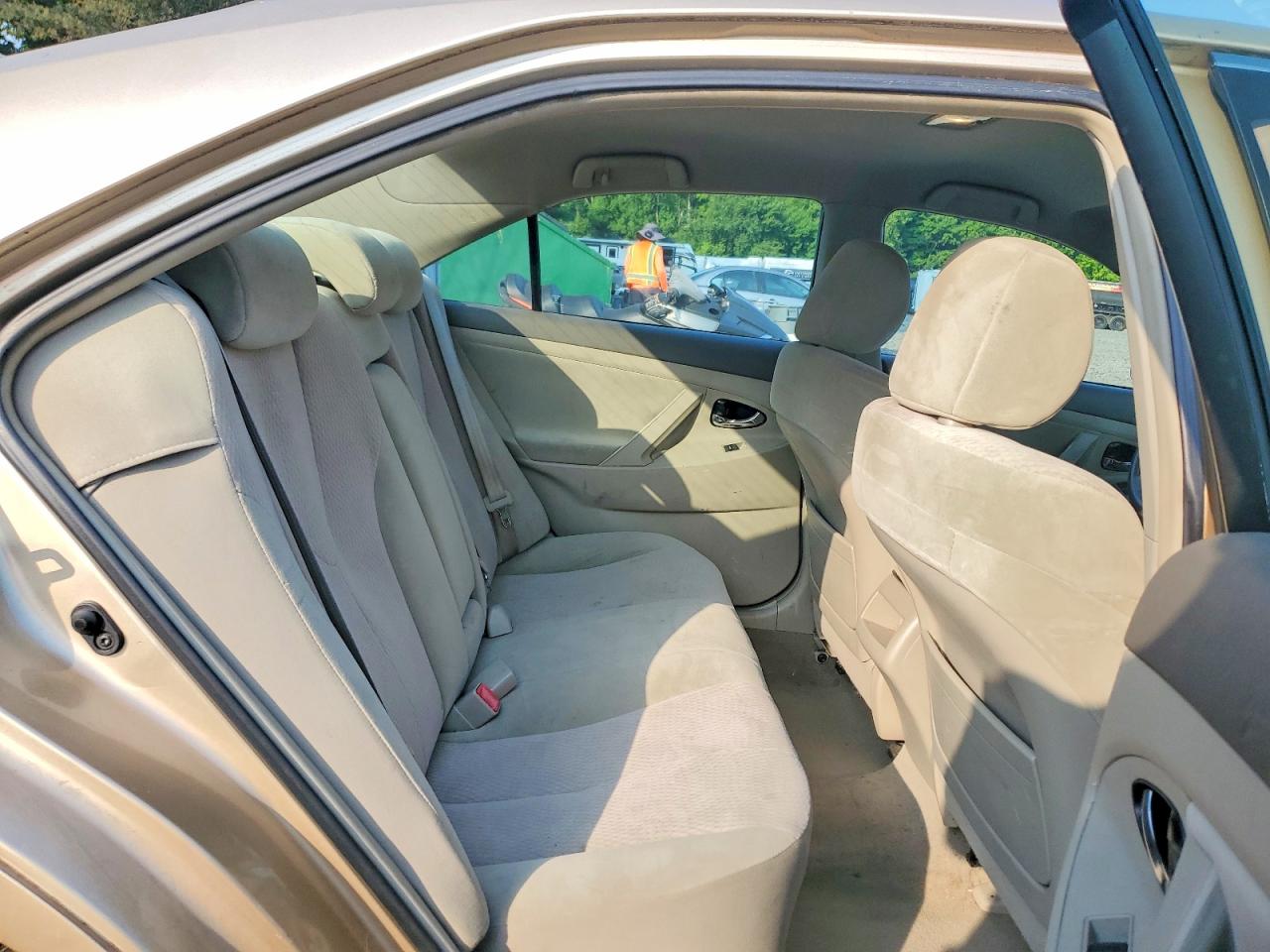 2010 Toyota Camry Le Gold vin: 4T4BF3EK5AR026284