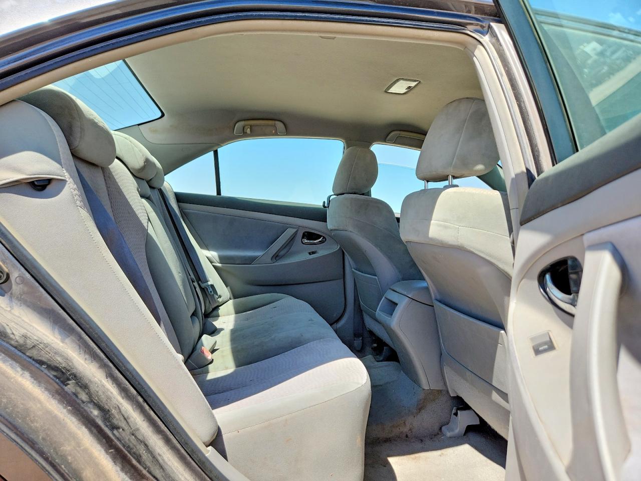 2010 Toyota Camry Le Gray vin: 4T4BF3EK5AR027547