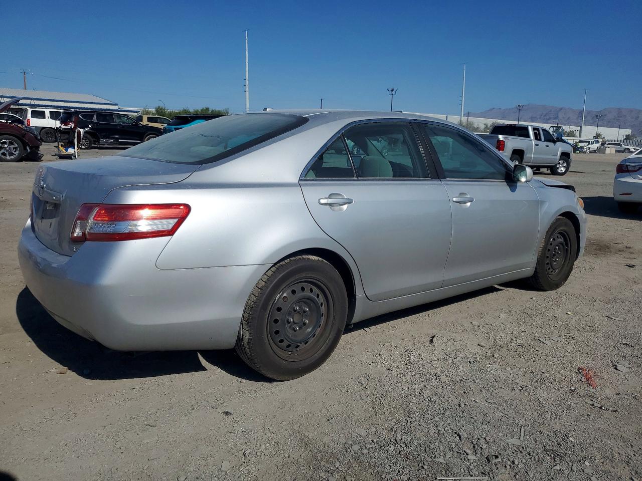 2010 Toyota Camry Le Серебряный vin: 4T4BF3EK5AR039410