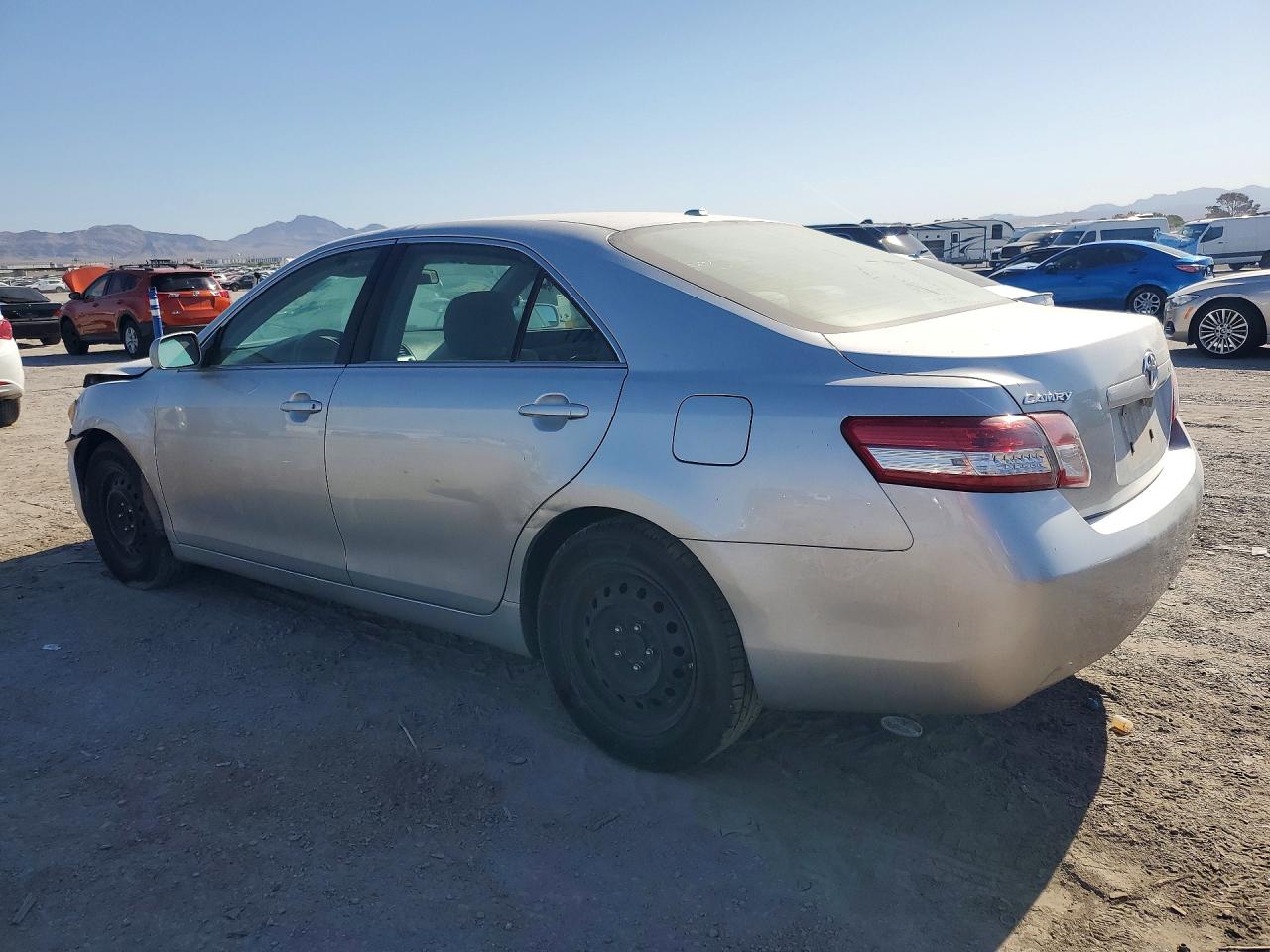 2010 Toyota Camry Le Серебряный vin: 4T4BF3EK5AR039410