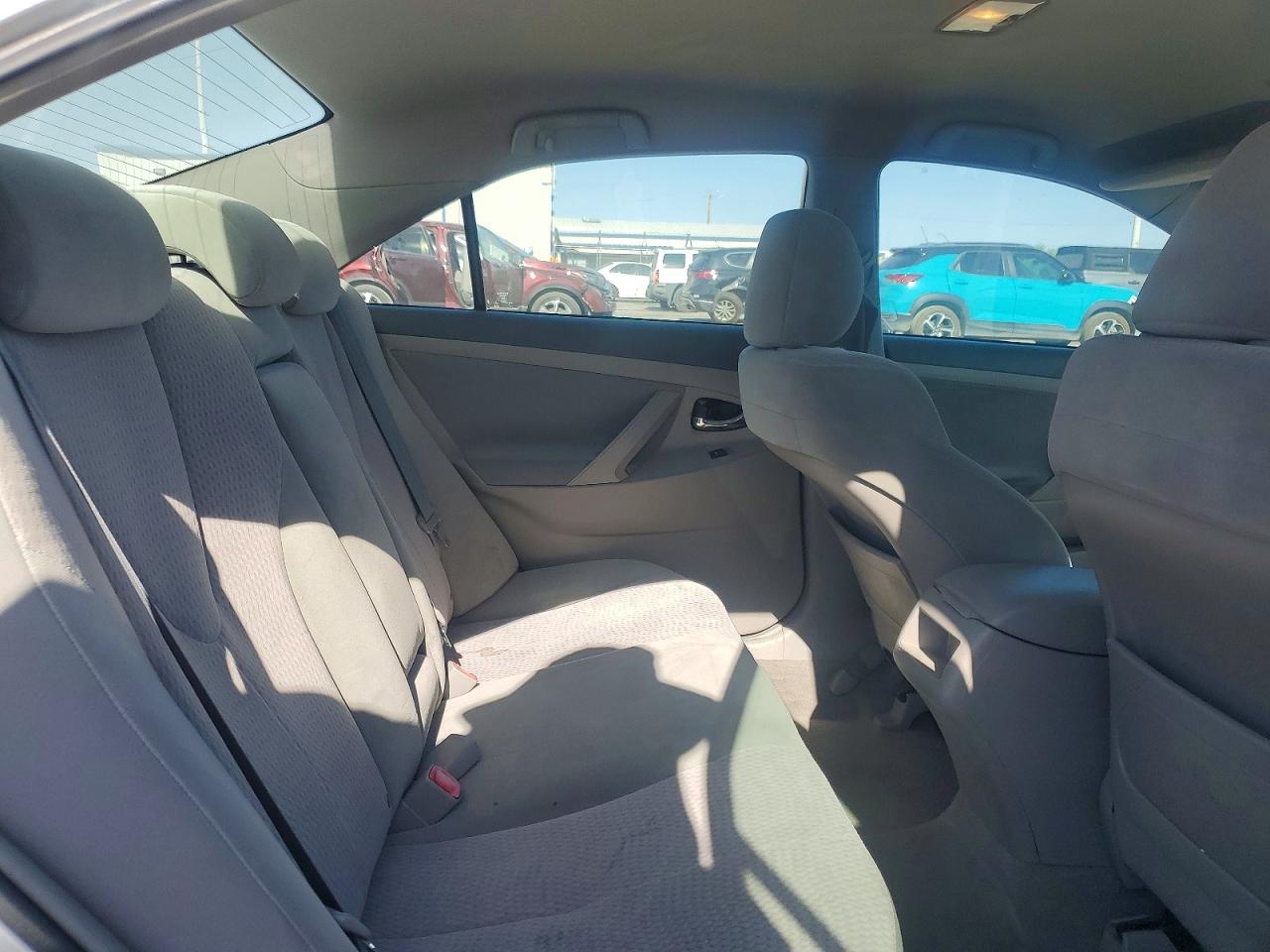 2010 Toyota Camry Le Серебряный vin: 4T4BF3EK5AR039410