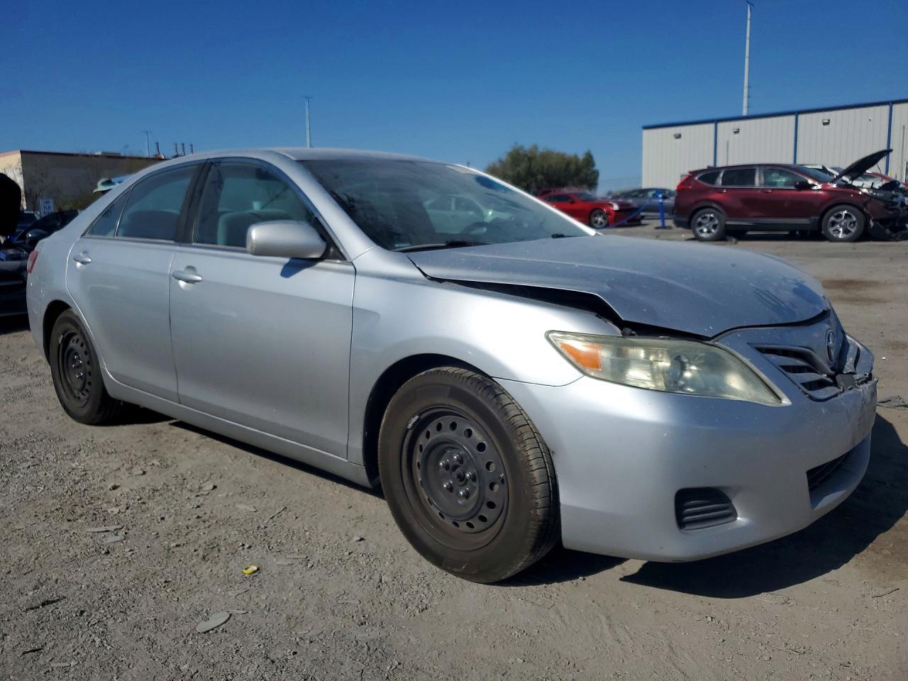 2010 Toyota Camry Le Серебряный vin: 4T4BF3EK5AR039410