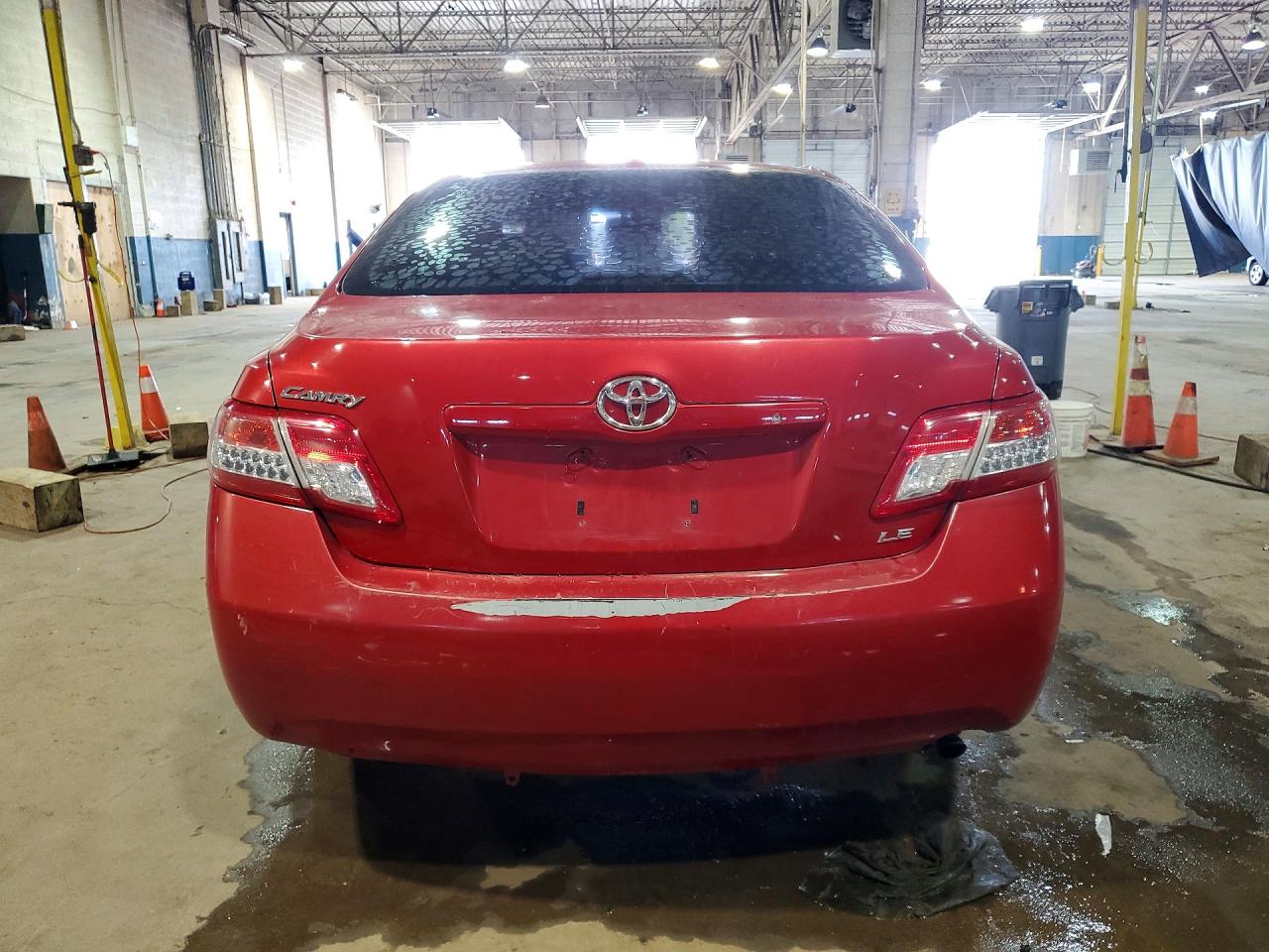 2010 Toyota Camry Le Red vin: 4T4BF3EK5AR041514
