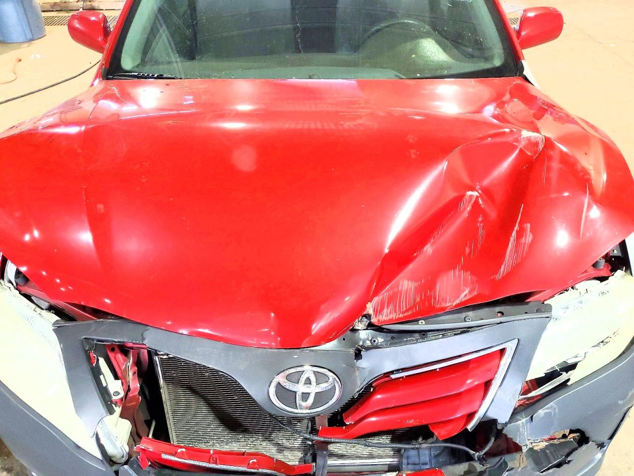 2010 Toyota Camry Le Red vin: 4T4BF3EK5AR041514