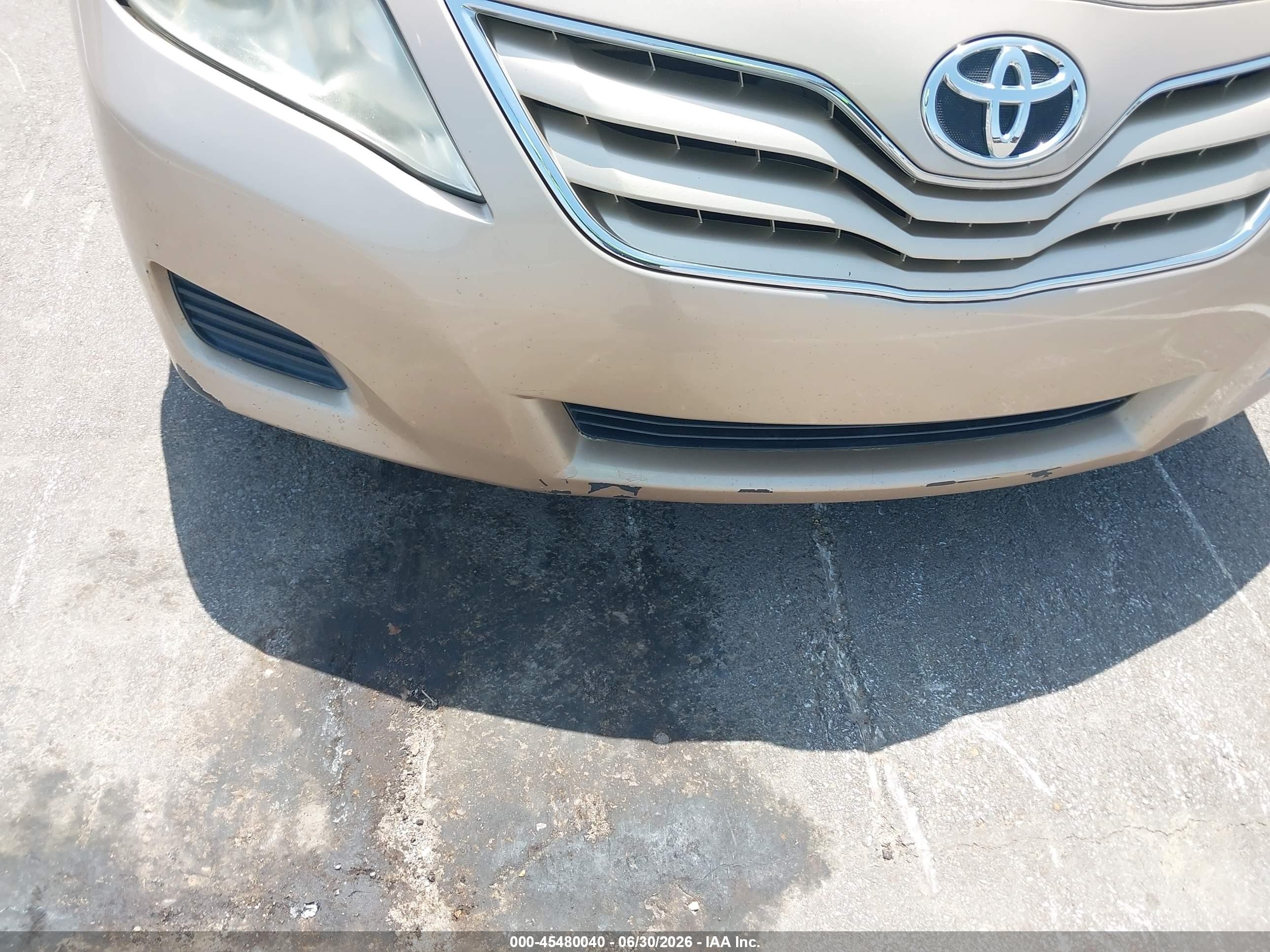 2010 Toyota Camry Le Gold vin: 4T4BF3EK5AR050813