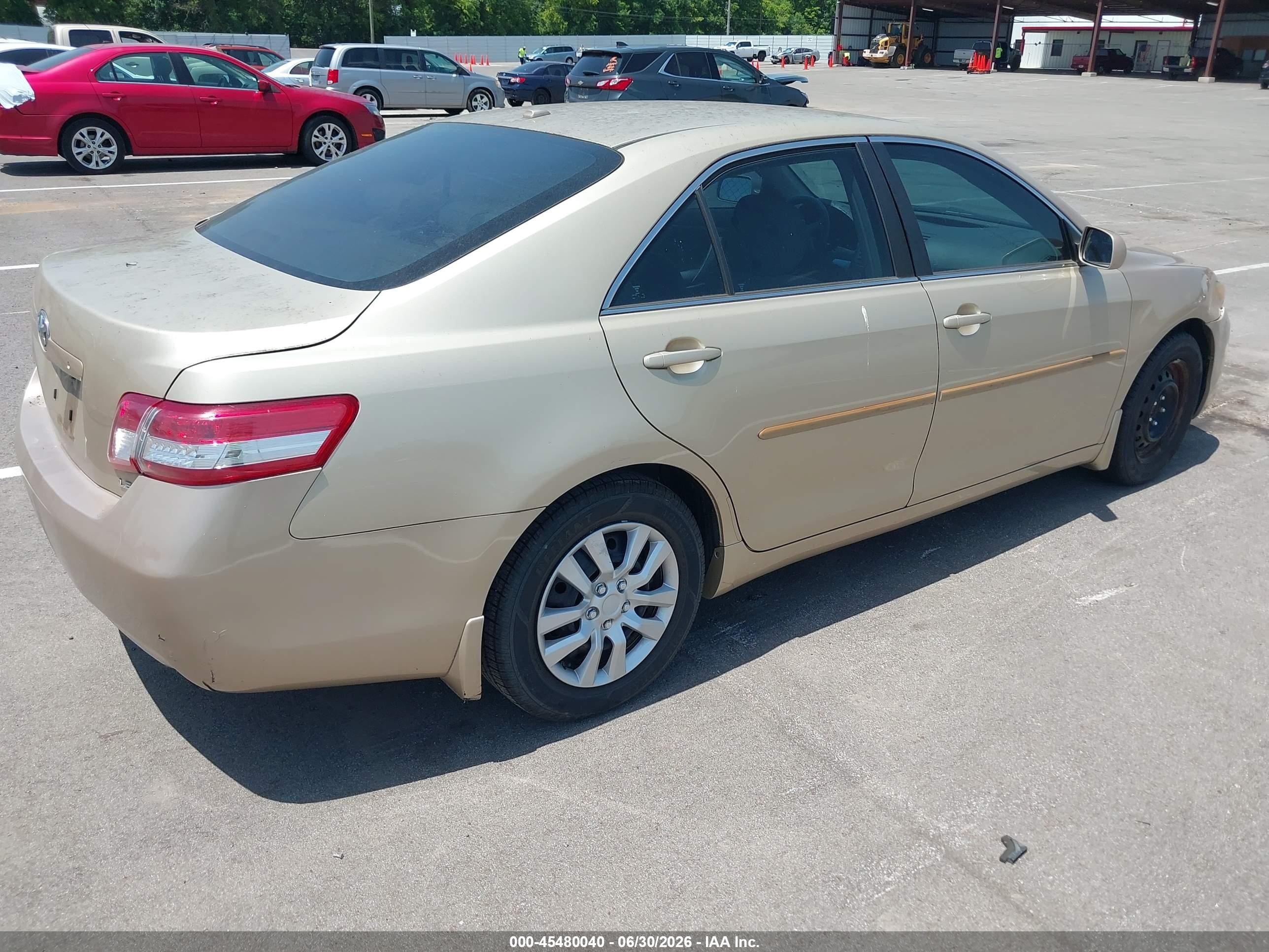 2010 Toyota Camry Le Gold vin: 4T4BF3EK5AR050813