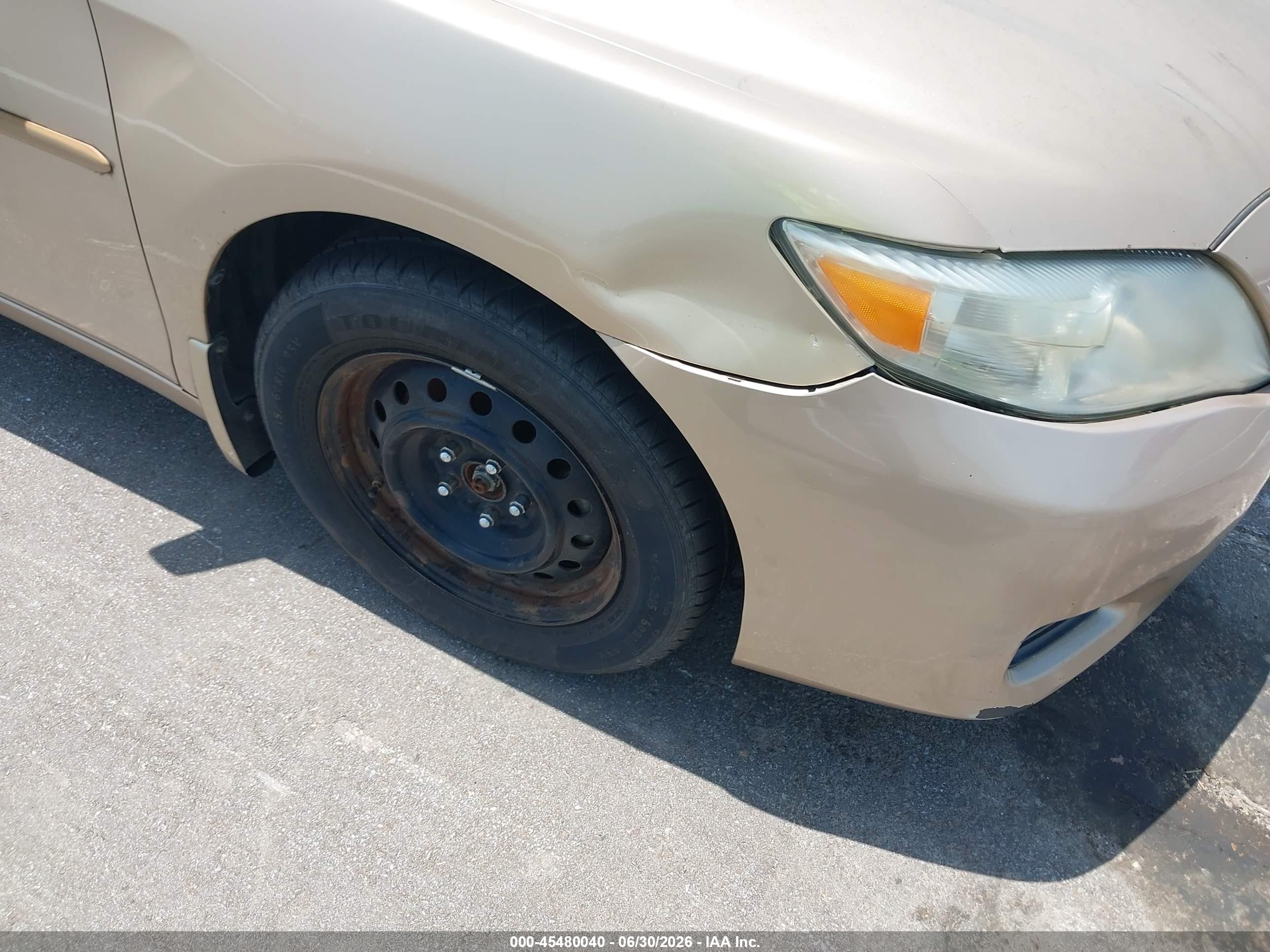 2010 Toyota Camry Le Gold vin: 4T4BF3EK5AR050813