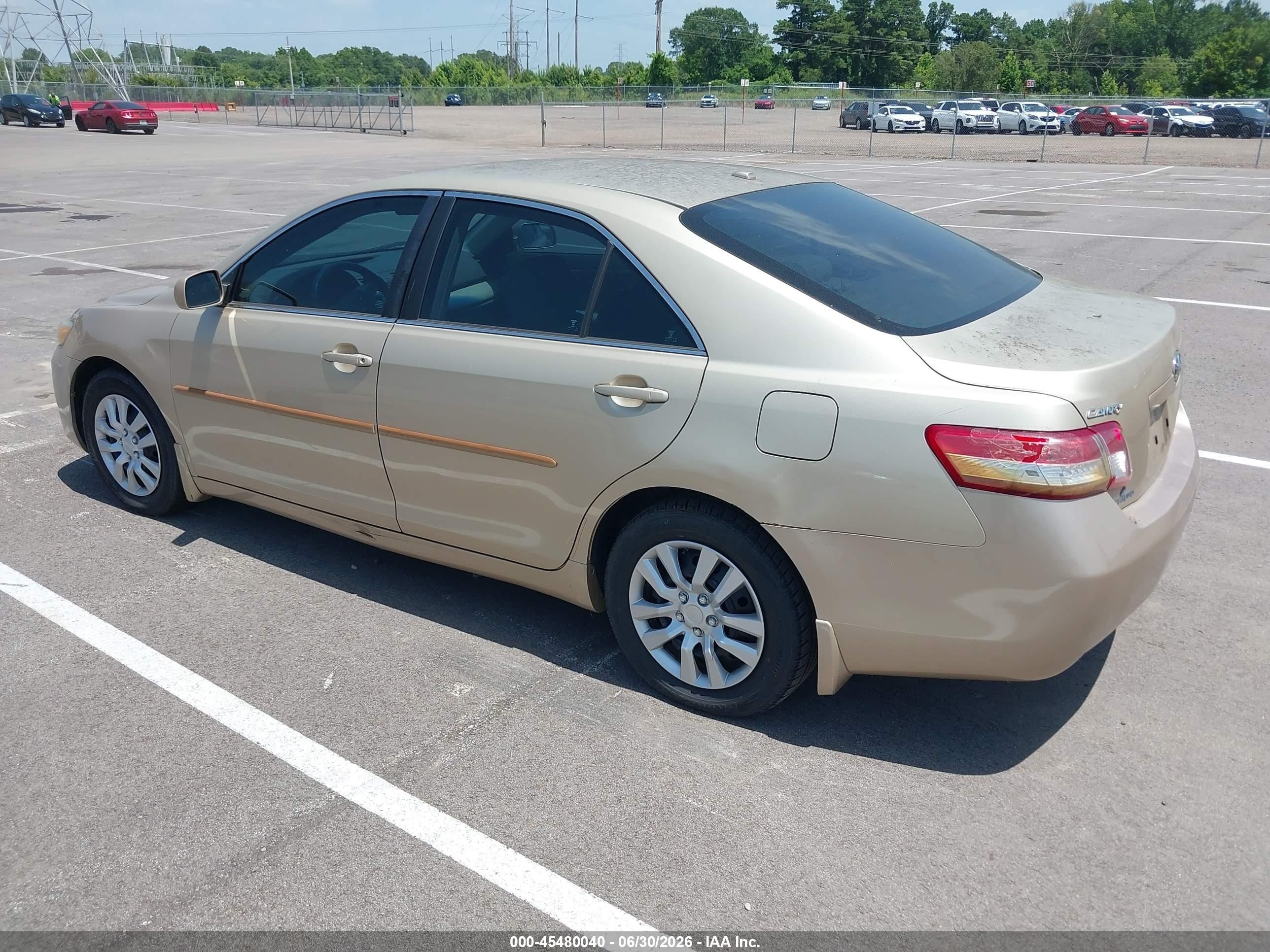 2010 Toyota Camry Le Gold vin: 4T4BF3EK5AR050813