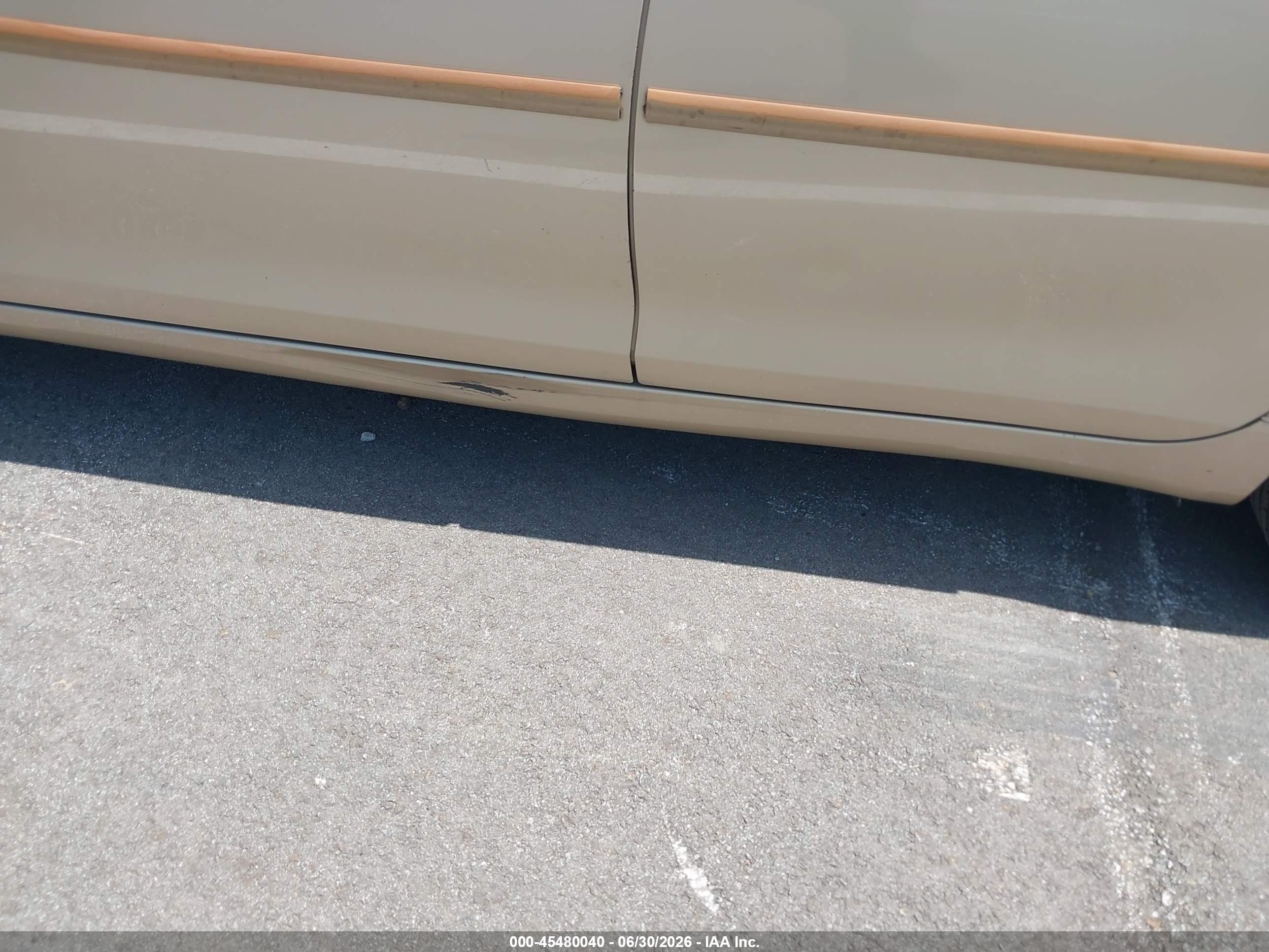 2010 Toyota Camry Le Gold vin: 4T4BF3EK5AR050813