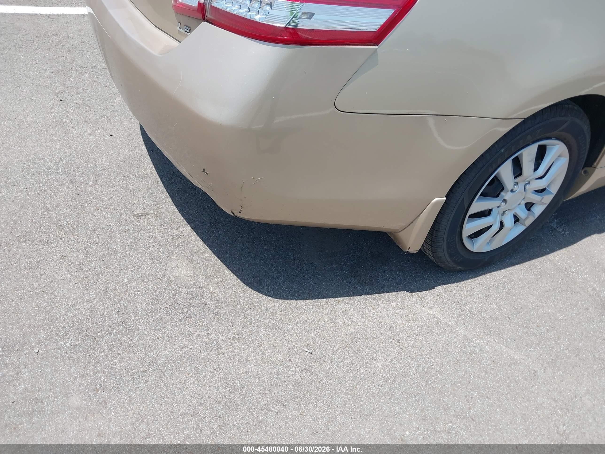 2010 Toyota Camry Le Gold vin: 4T4BF3EK5AR050813