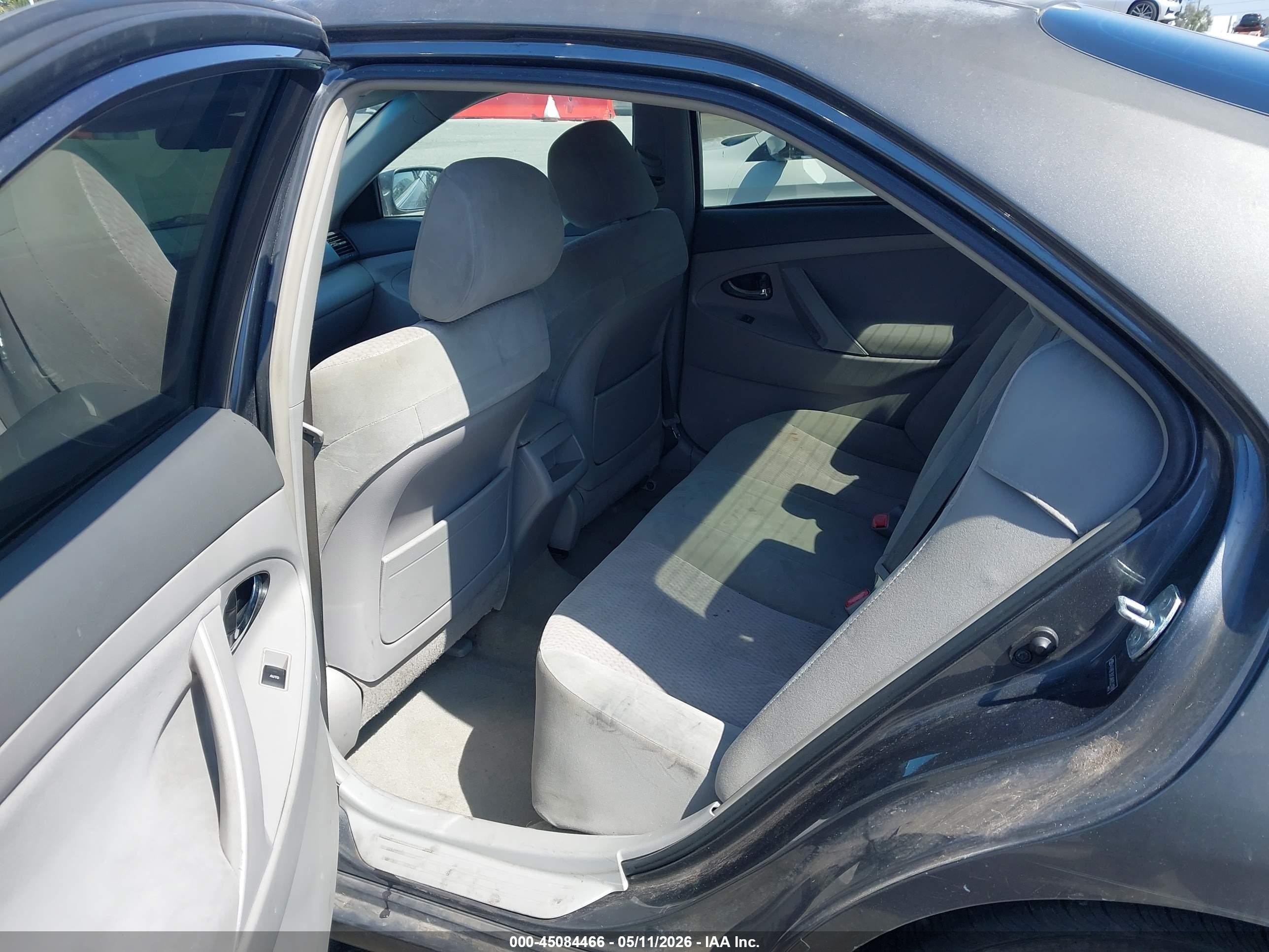 2010 Toyota Camry Le Серый vin: 4T4BF3EK5AR053100