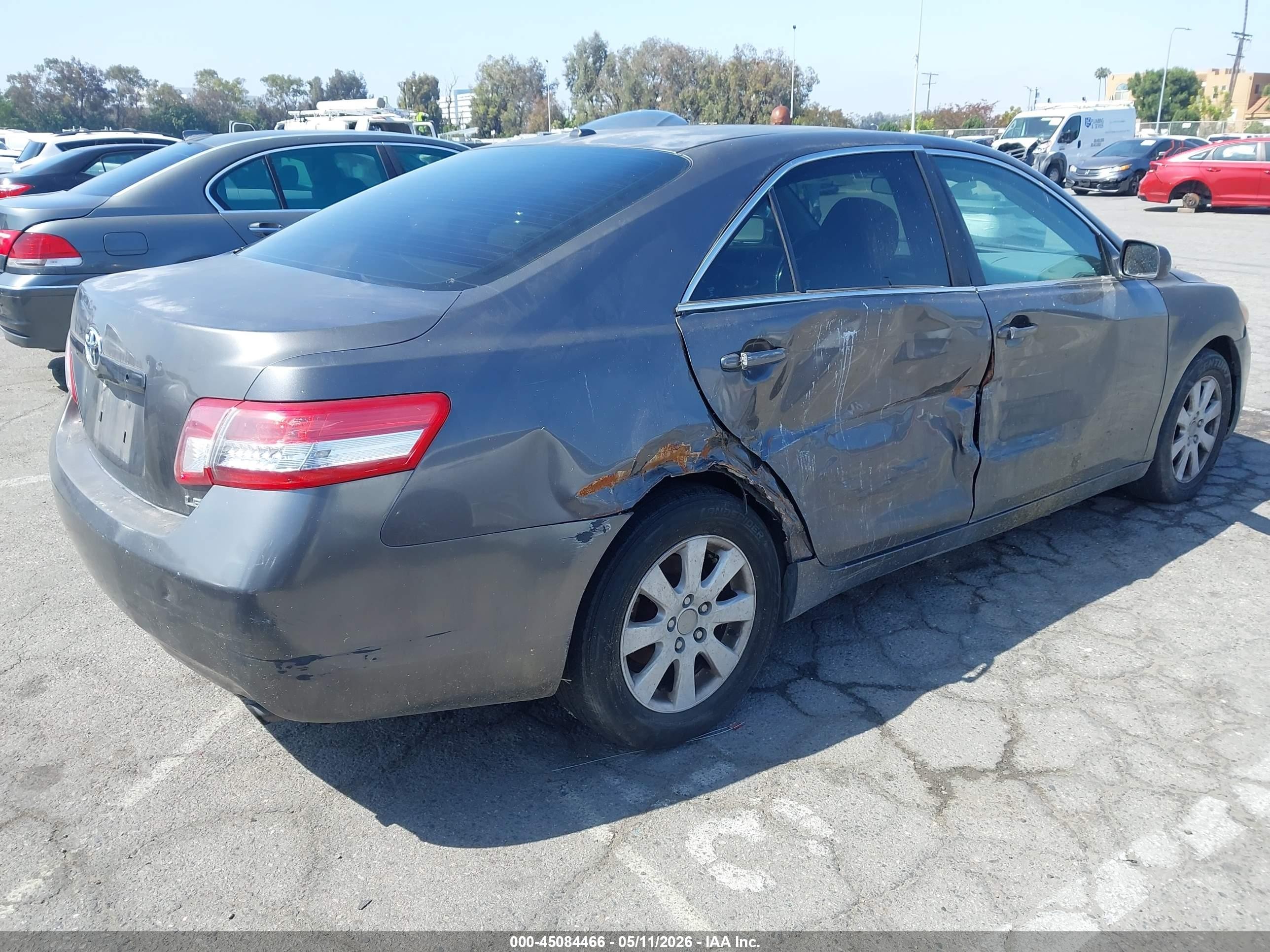 2010 Toyota Camry Le Серый vin: 4T4BF3EK5AR053100