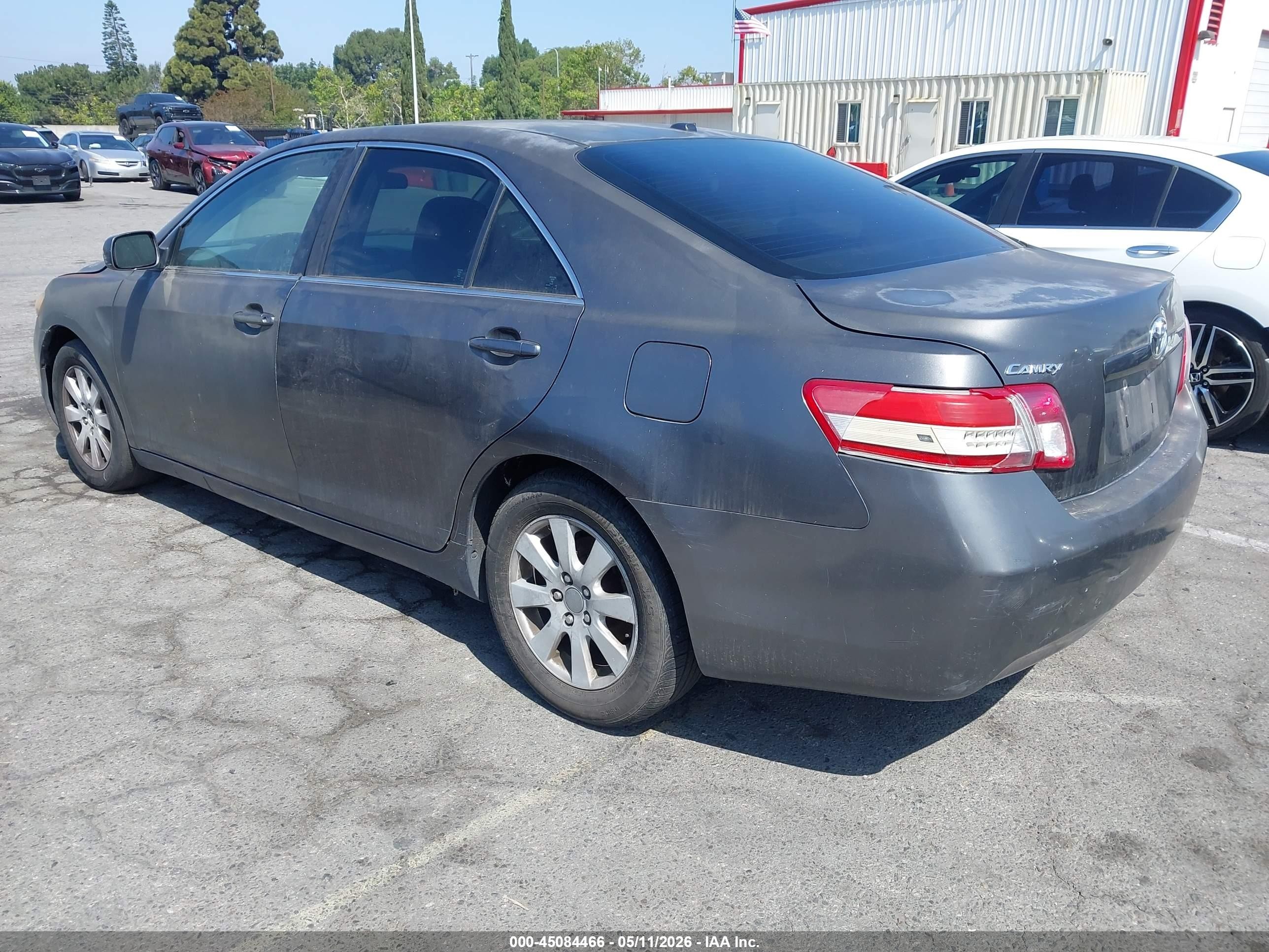 2010 Toyota Camry Le Серый vin: 4T4BF3EK5AR053100