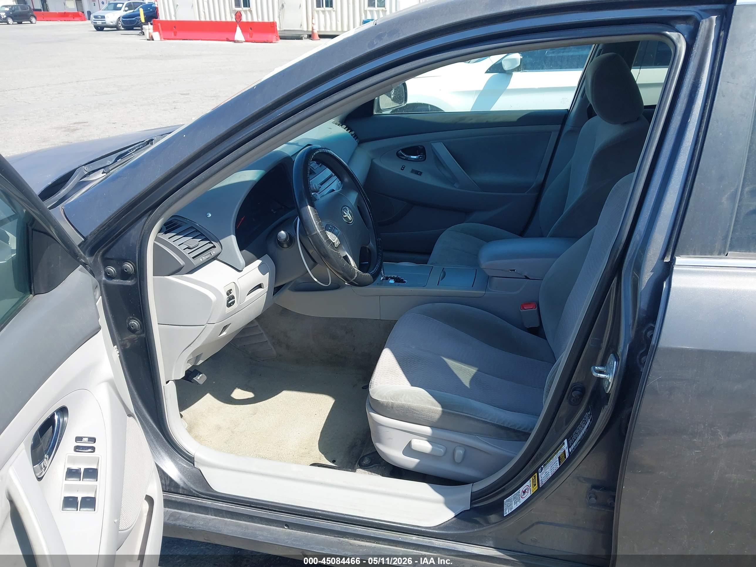 2010 Toyota Camry Le Серый vin: 4T4BF3EK5AR053100