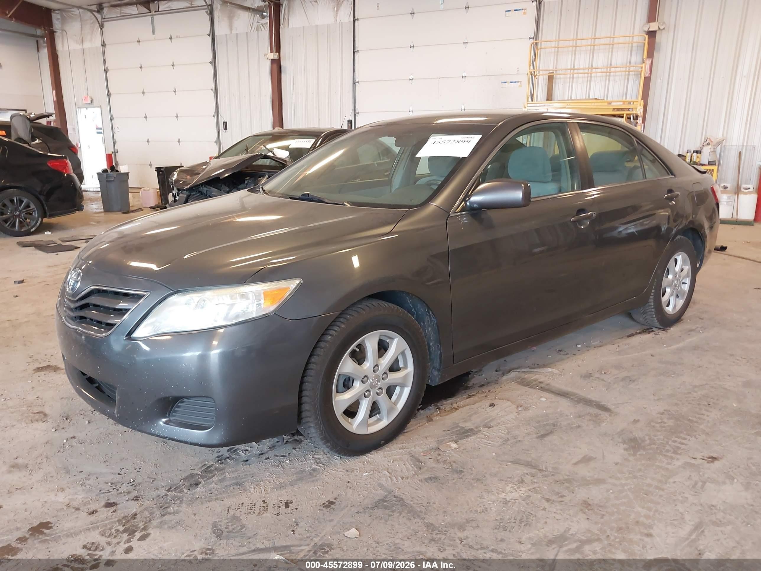 2010 Toyota Camry Le Gray vin: 4T4BF3EK5AR060886