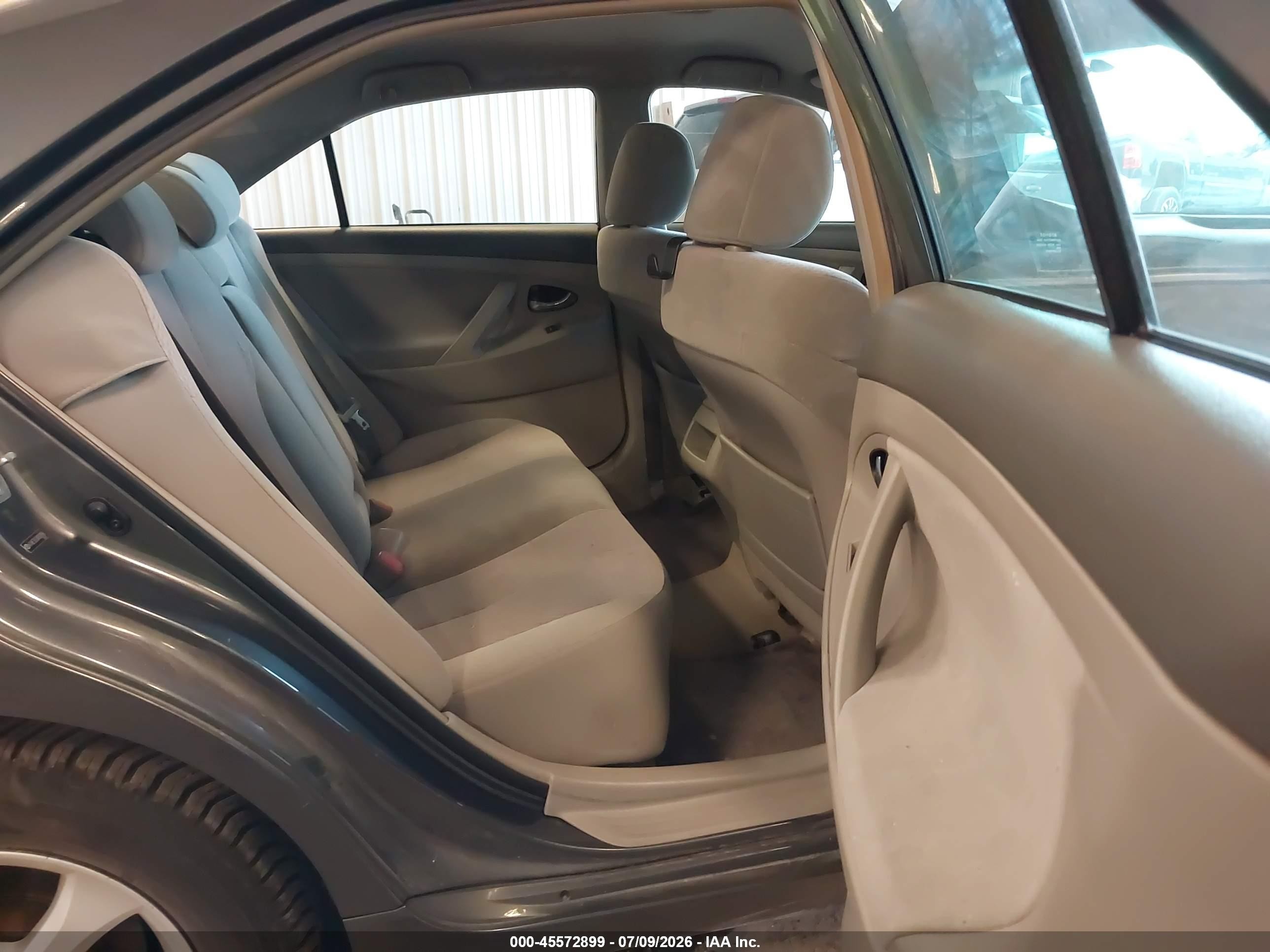 2010 Toyota Camry Le Gray vin: 4T4BF3EK5AR060886