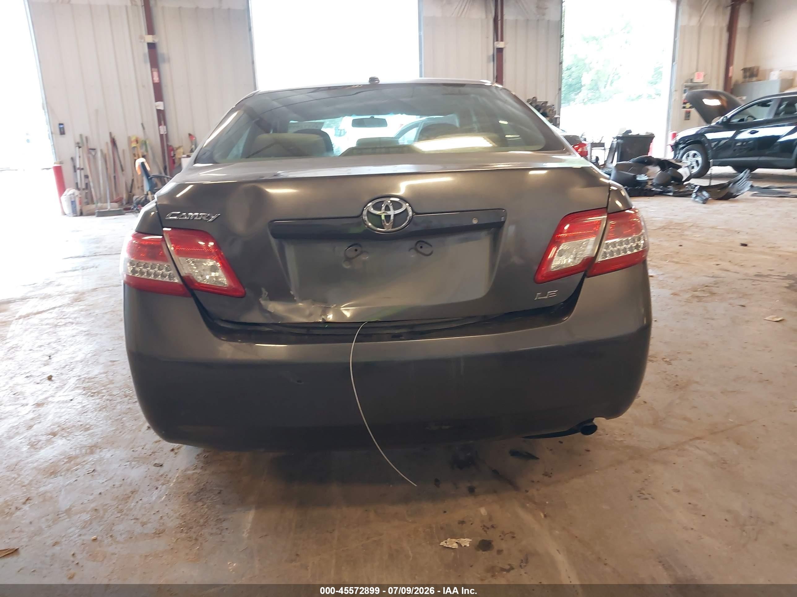 2010 Toyota Camry Le Gray vin: 4T4BF3EK5AR060886