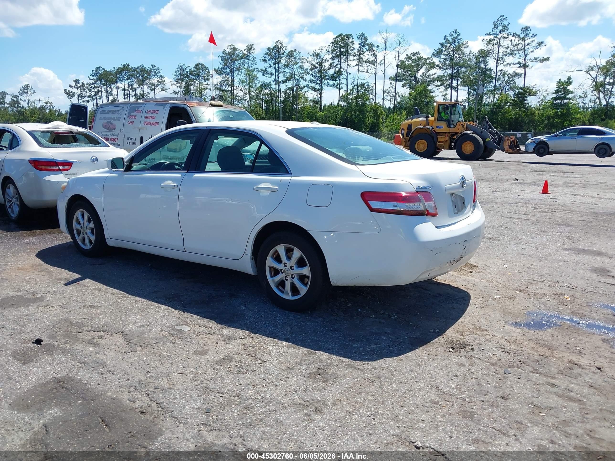 2010 Toyota Camry Le White vin: 4T4BF3EK5AR071791