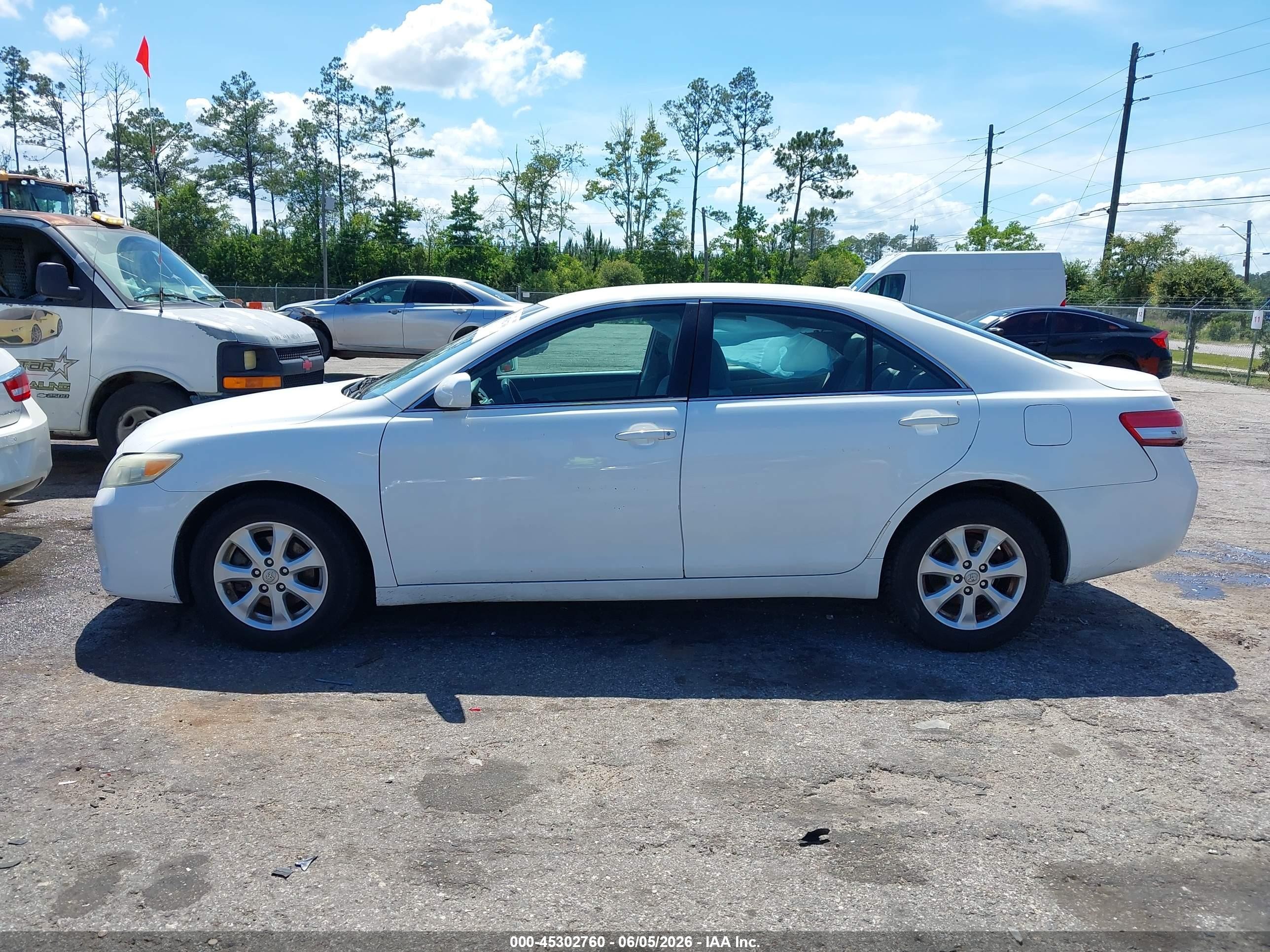 2010 Toyota Camry Le White vin: 4T4BF3EK5AR071791