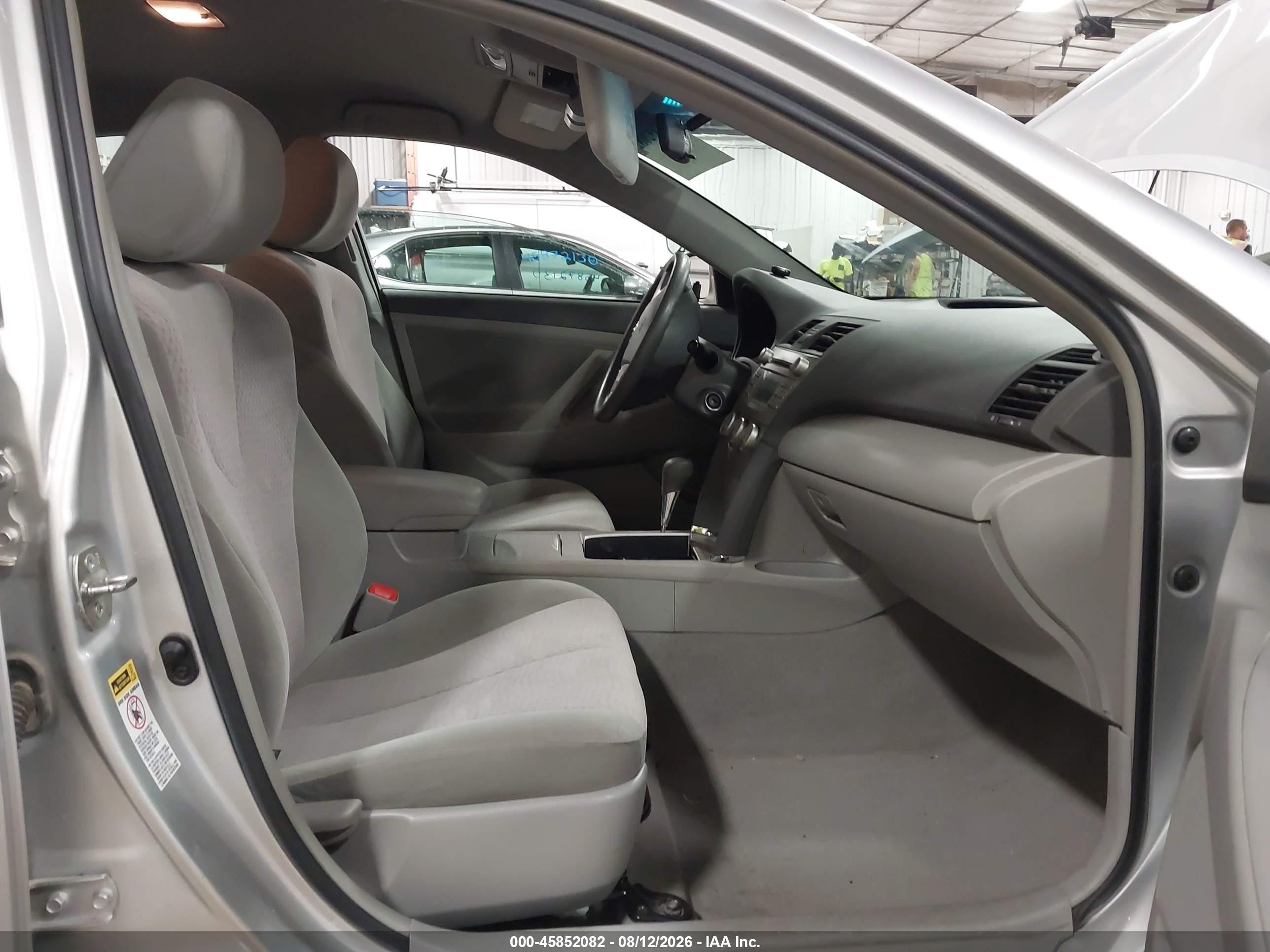 2010 Toyota Camry Le Silver vin: 4T4BF3EK5AR079583