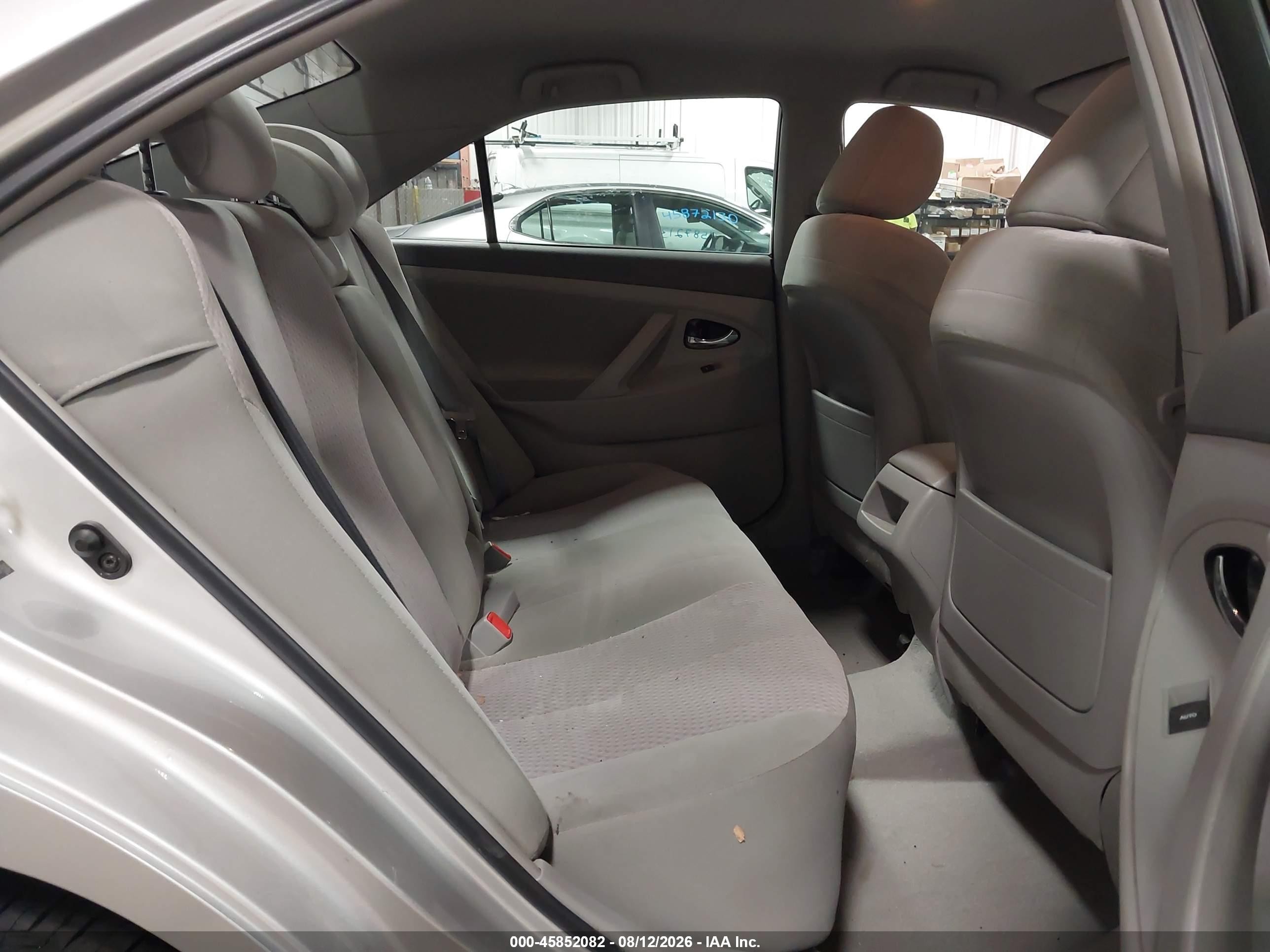 2010 Toyota Camry Le Silver vin: 4T4BF3EK5AR079583