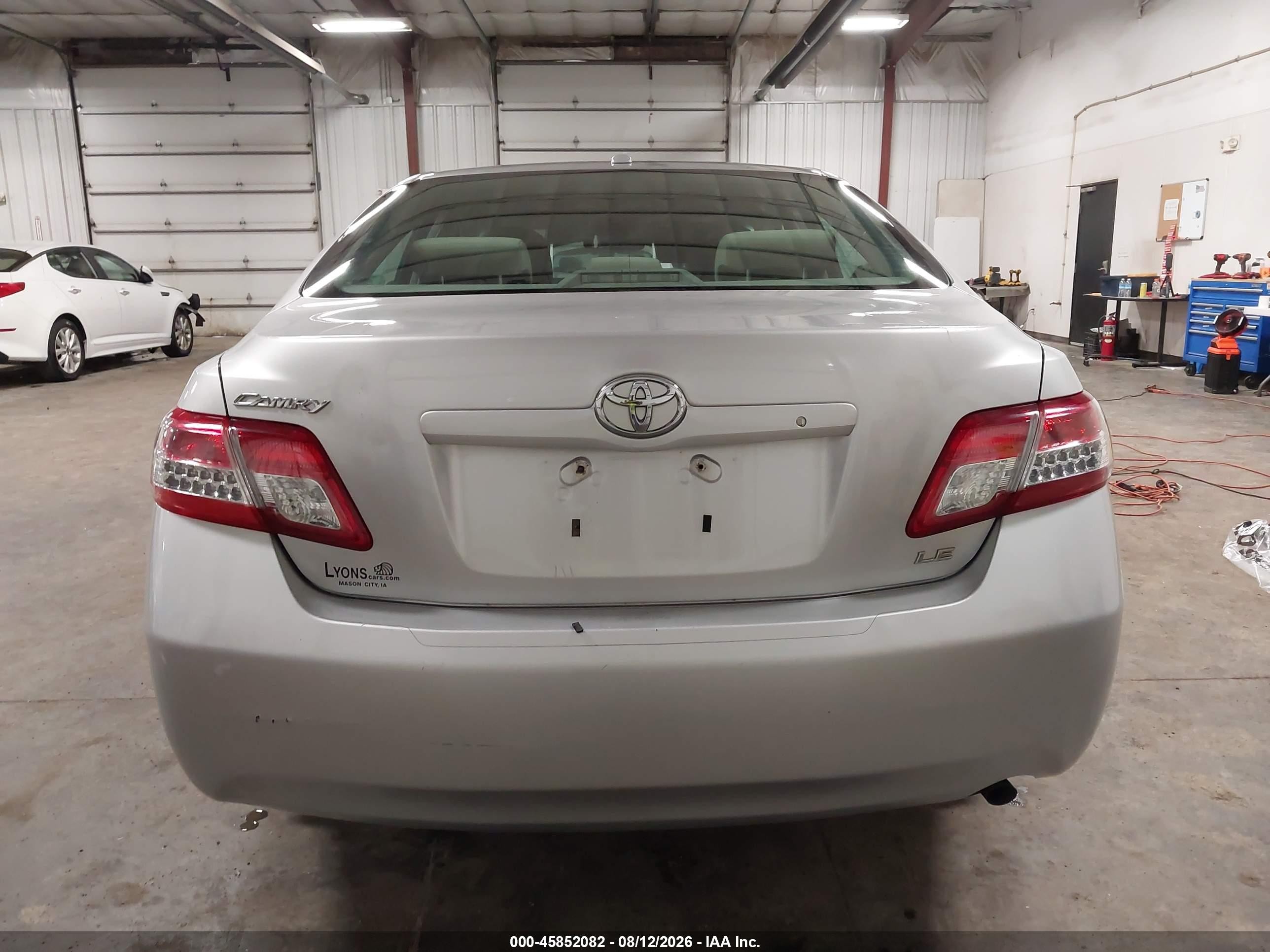 2010 Toyota Camry Le Silver vin: 4T4BF3EK5AR079583