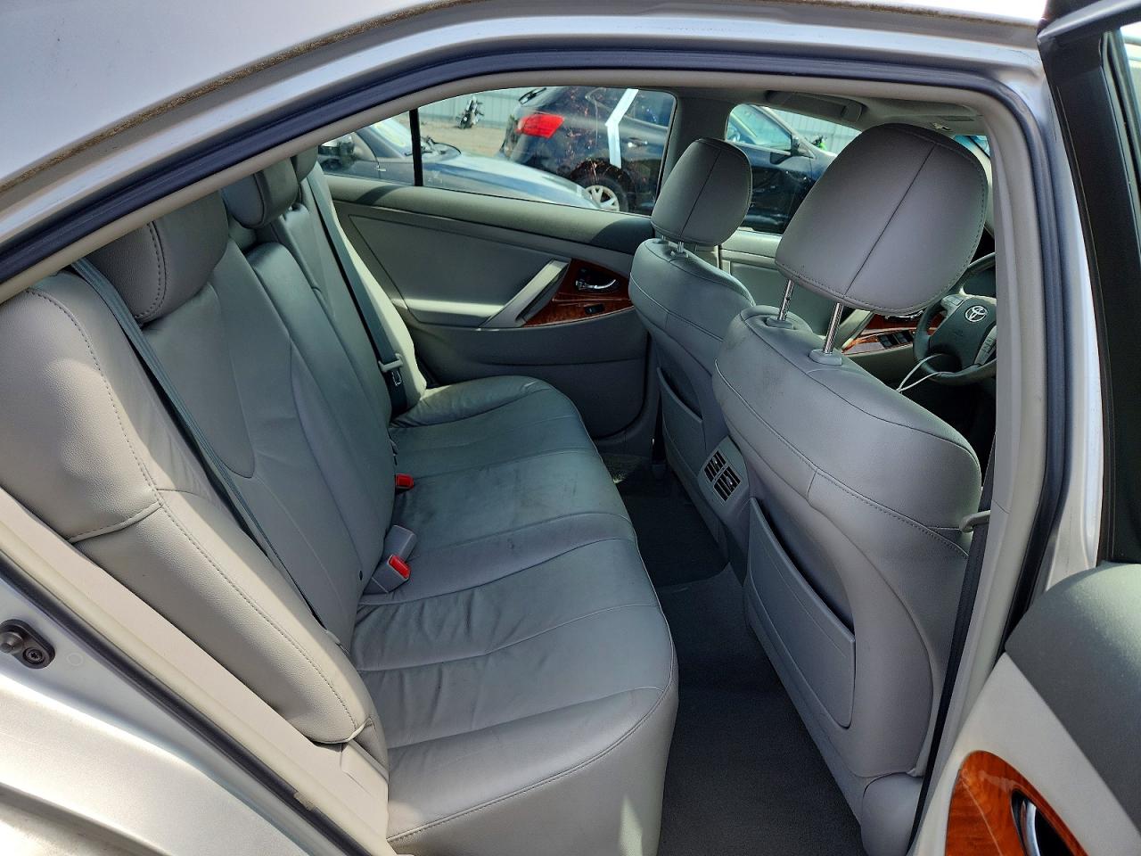 2010 Toyota Camry Xle Silver vin: 4T4BF3EK5AR085187