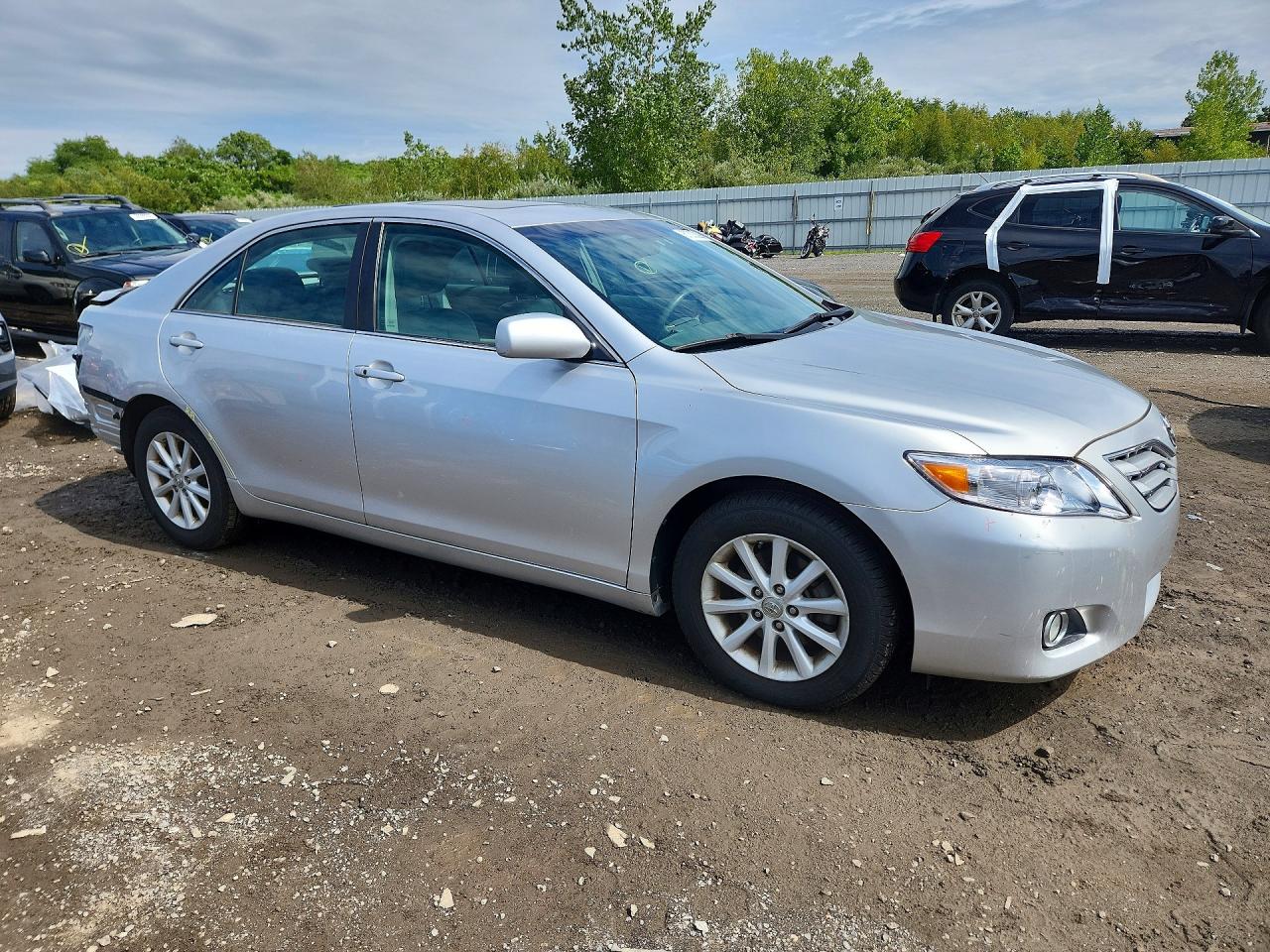 2010 Toyota Camry Xle Silver vin: 4T4BF3EK5AR085187
