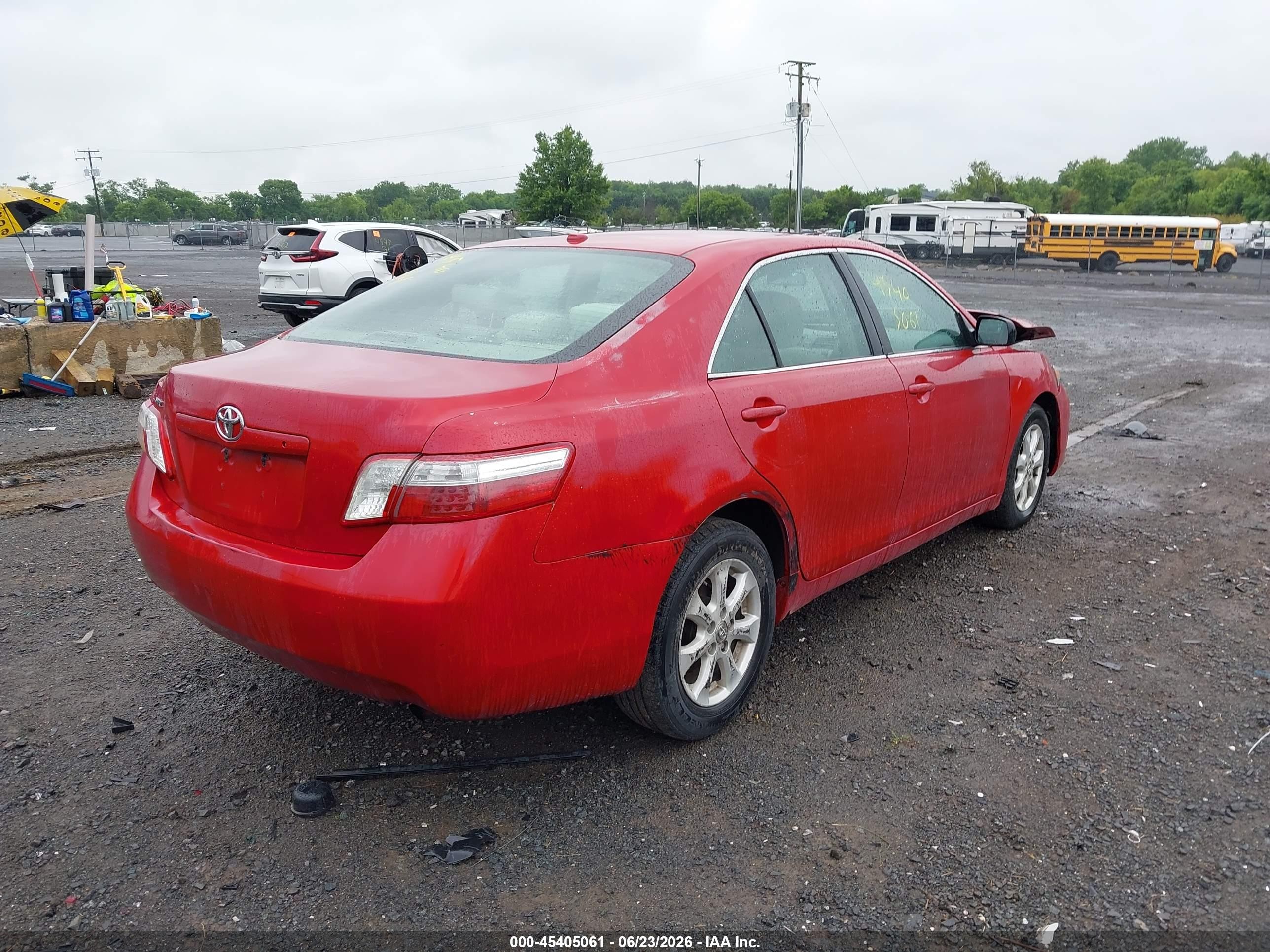 2011 Toyota Camry Le Red vin: 4T4BF3EK5BR112504