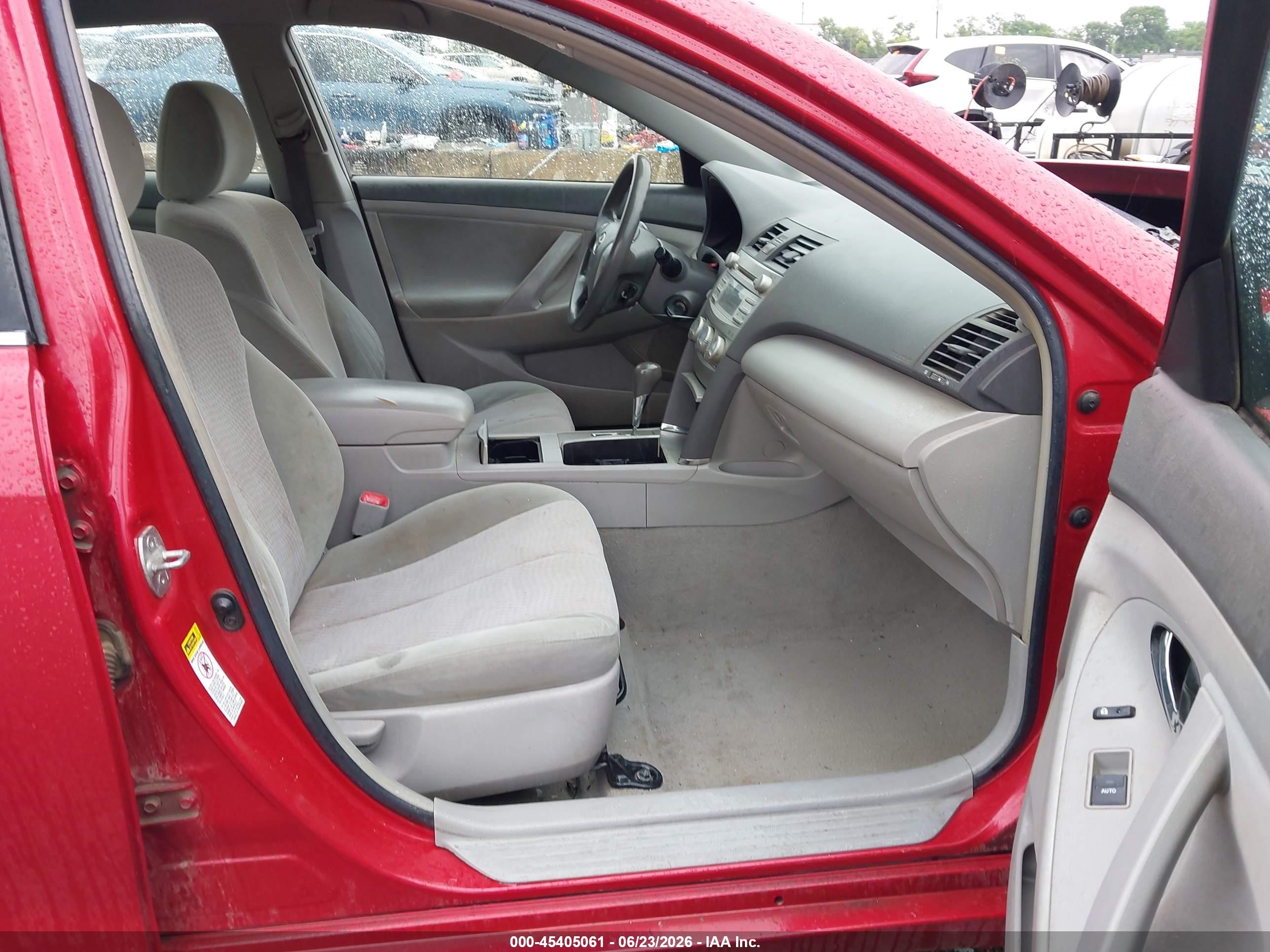 2011 Toyota Camry Le Red vin: 4T4BF3EK5BR112504