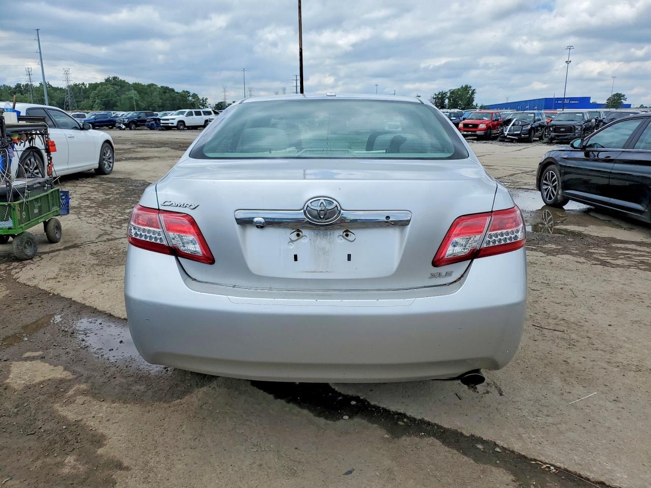 2011 Toyota Camry Xle Silver vin: 4T4BF3EK5BR119548