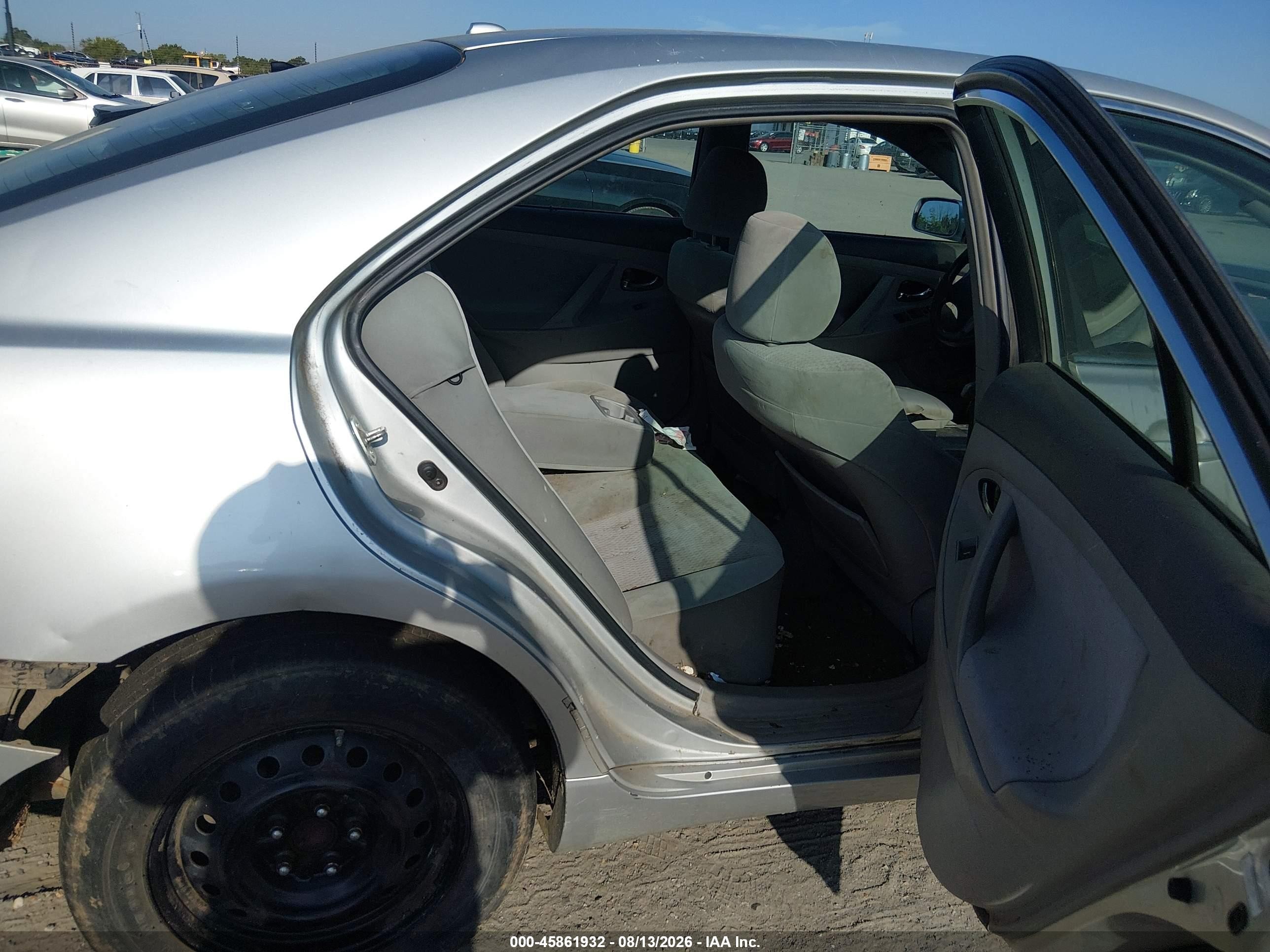 2011 Toyota Camry Le Серебряный vin: 4T4BF3EK5BR122076
