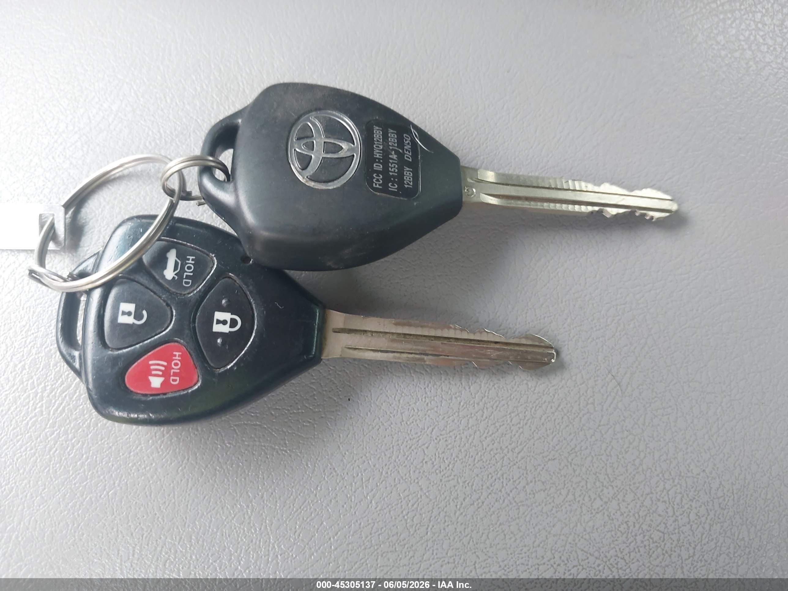 2011 Toyota Camry Le Red vin: 4T4BF3EK5BR162416