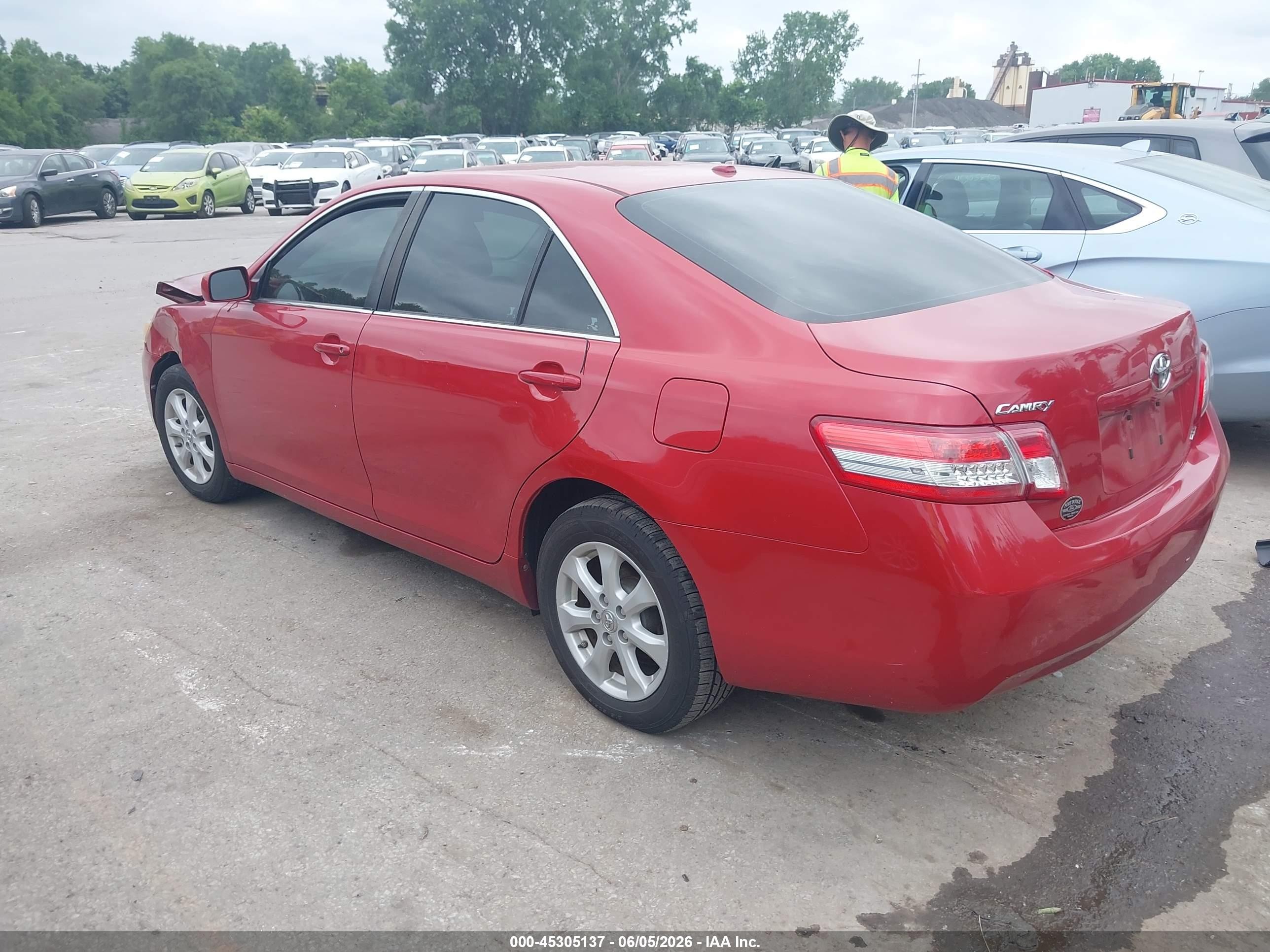 2011 Toyota Camry Le Red vin: 4T4BF3EK5BR162416