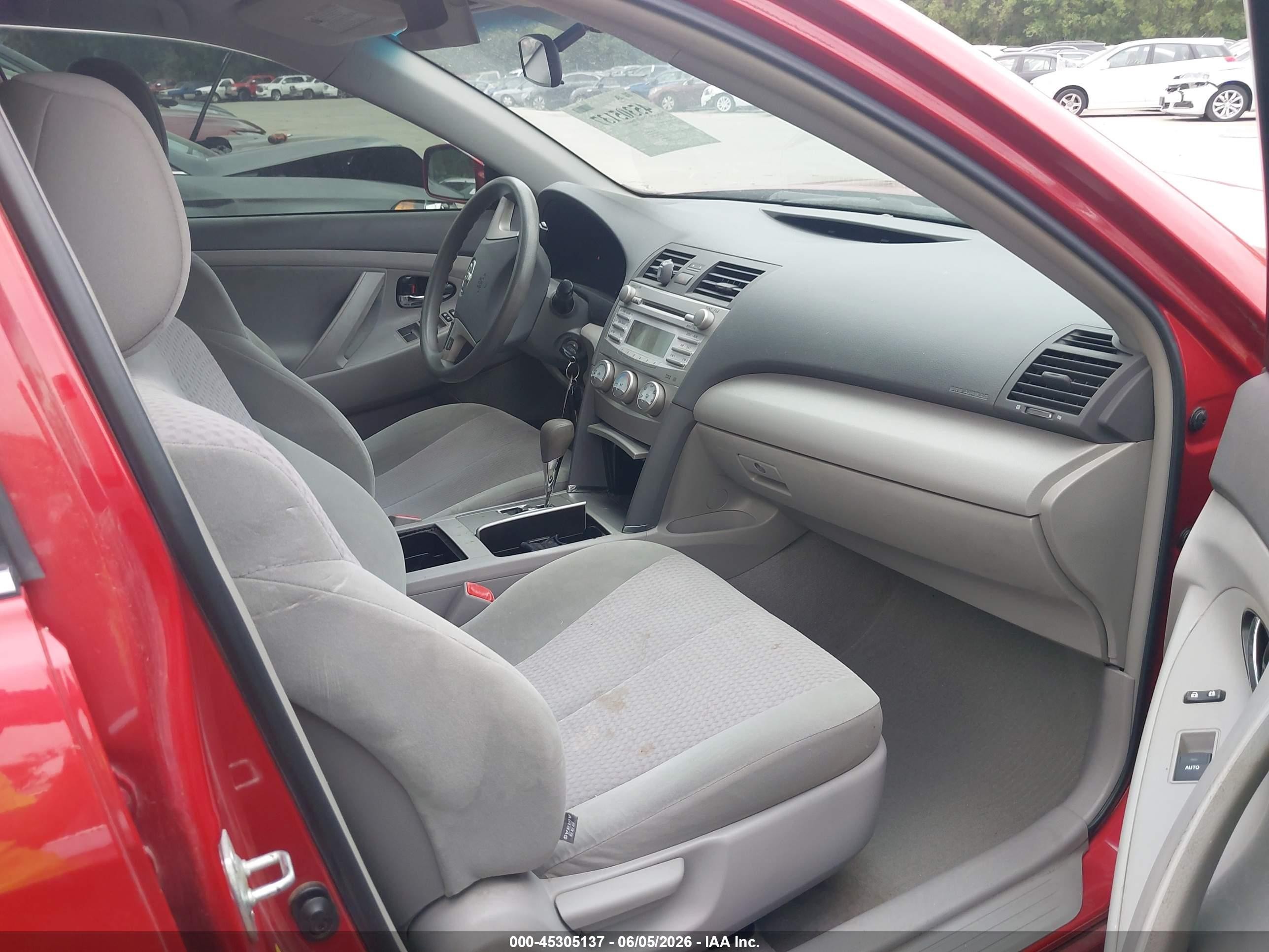 2011 Toyota Camry Le Red vin: 4T4BF3EK5BR162416