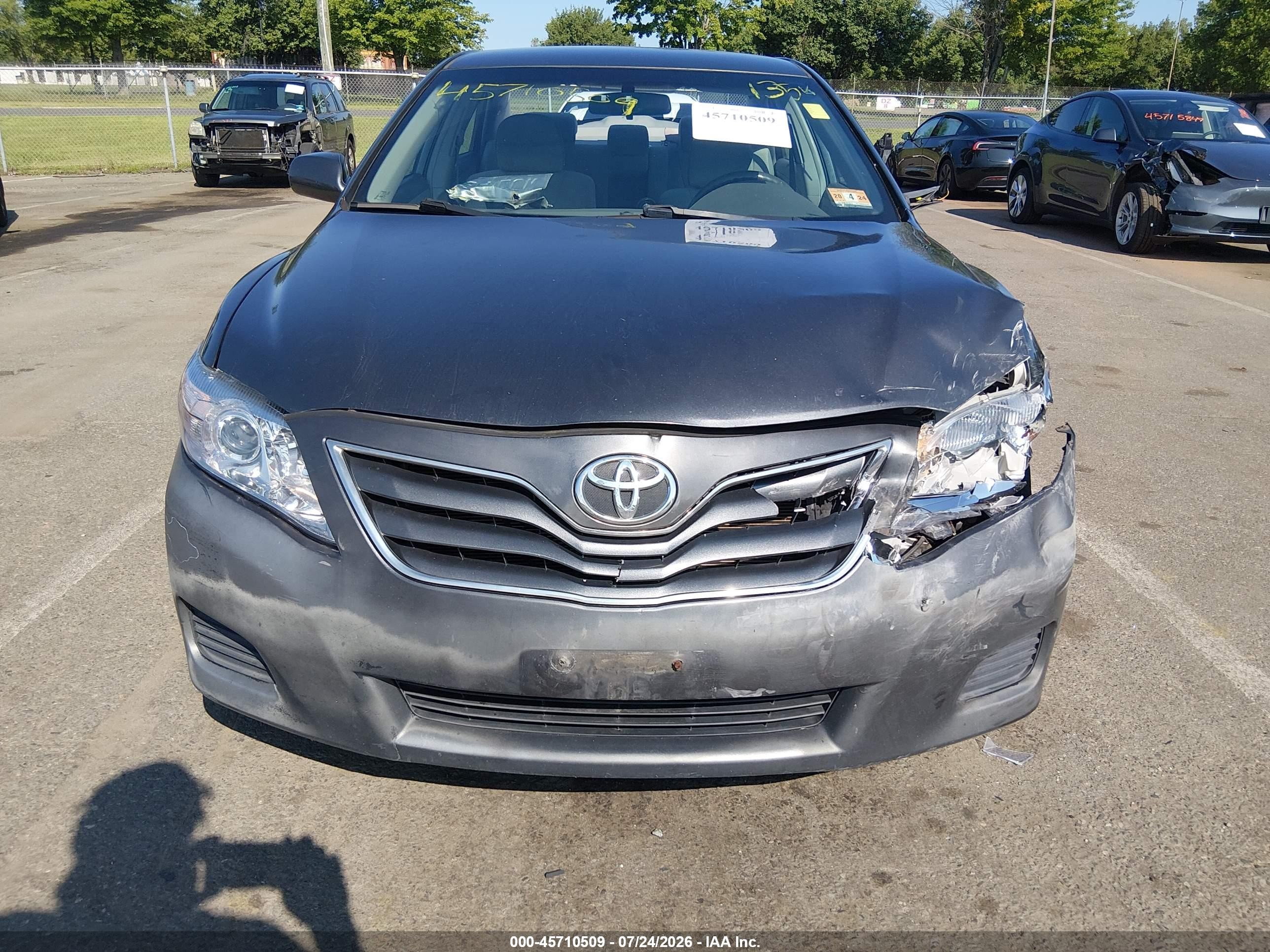 2011 Toyota Camry Le Gray vin: 4T4BF3EK5BR163937