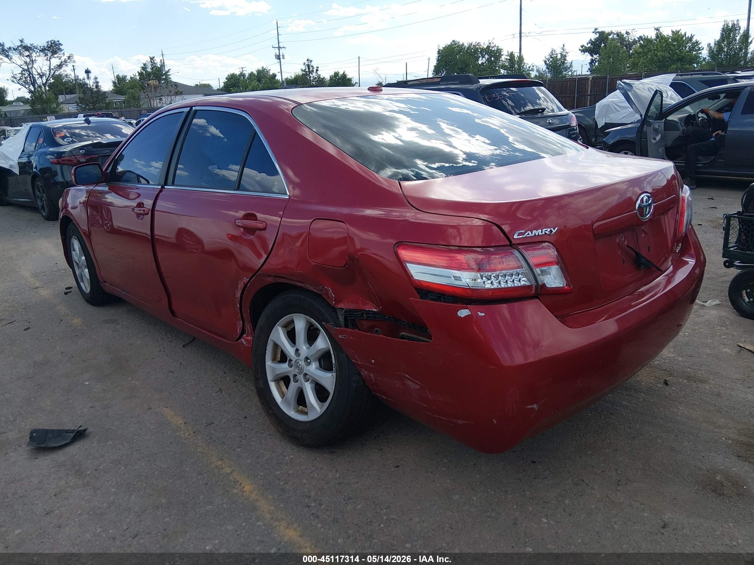 2011 Toyota Camry Le Red vin: 4T4BF3EK5BR166675