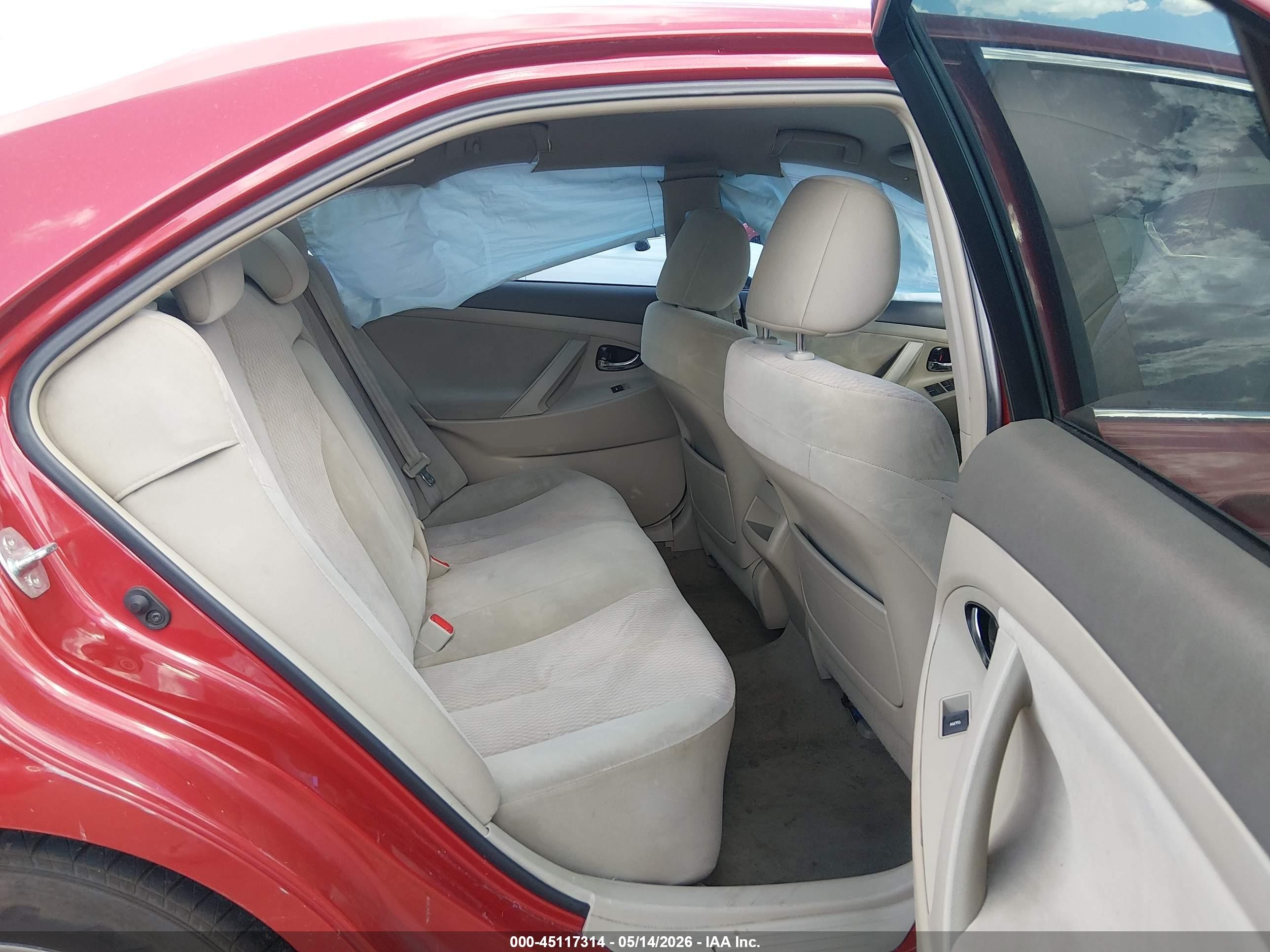 2011 Toyota Camry Le Red vin: 4T4BF3EK5BR166675