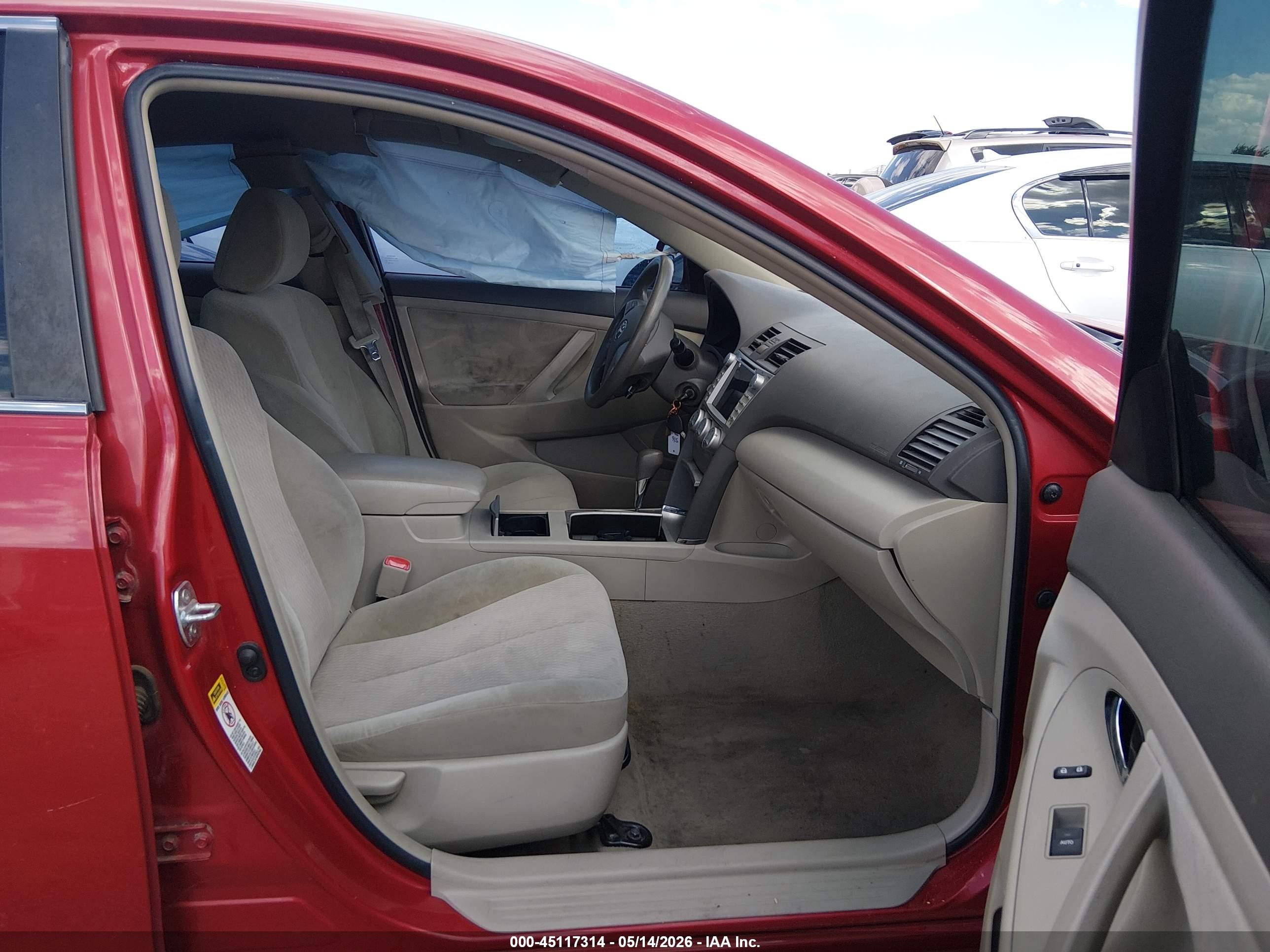 2011 Toyota Camry Le Red vin: 4T4BF3EK5BR166675