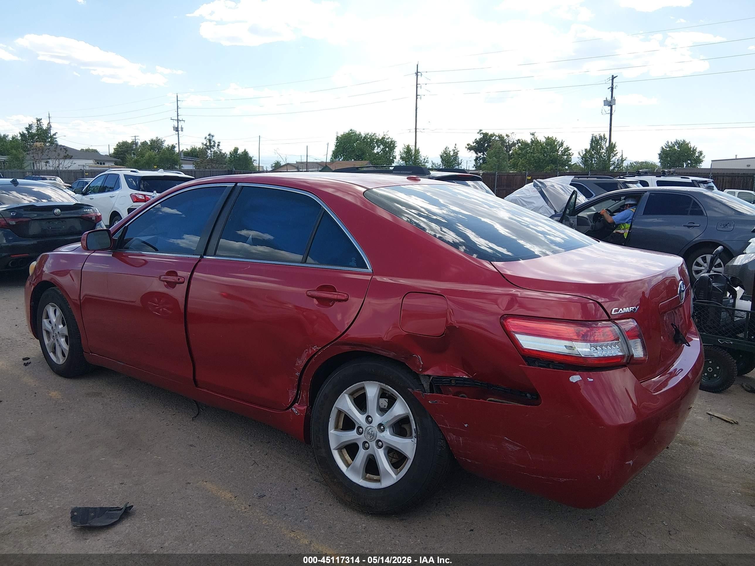 2011 Toyota Camry Le Red vin: 4T4BF3EK5BR166675