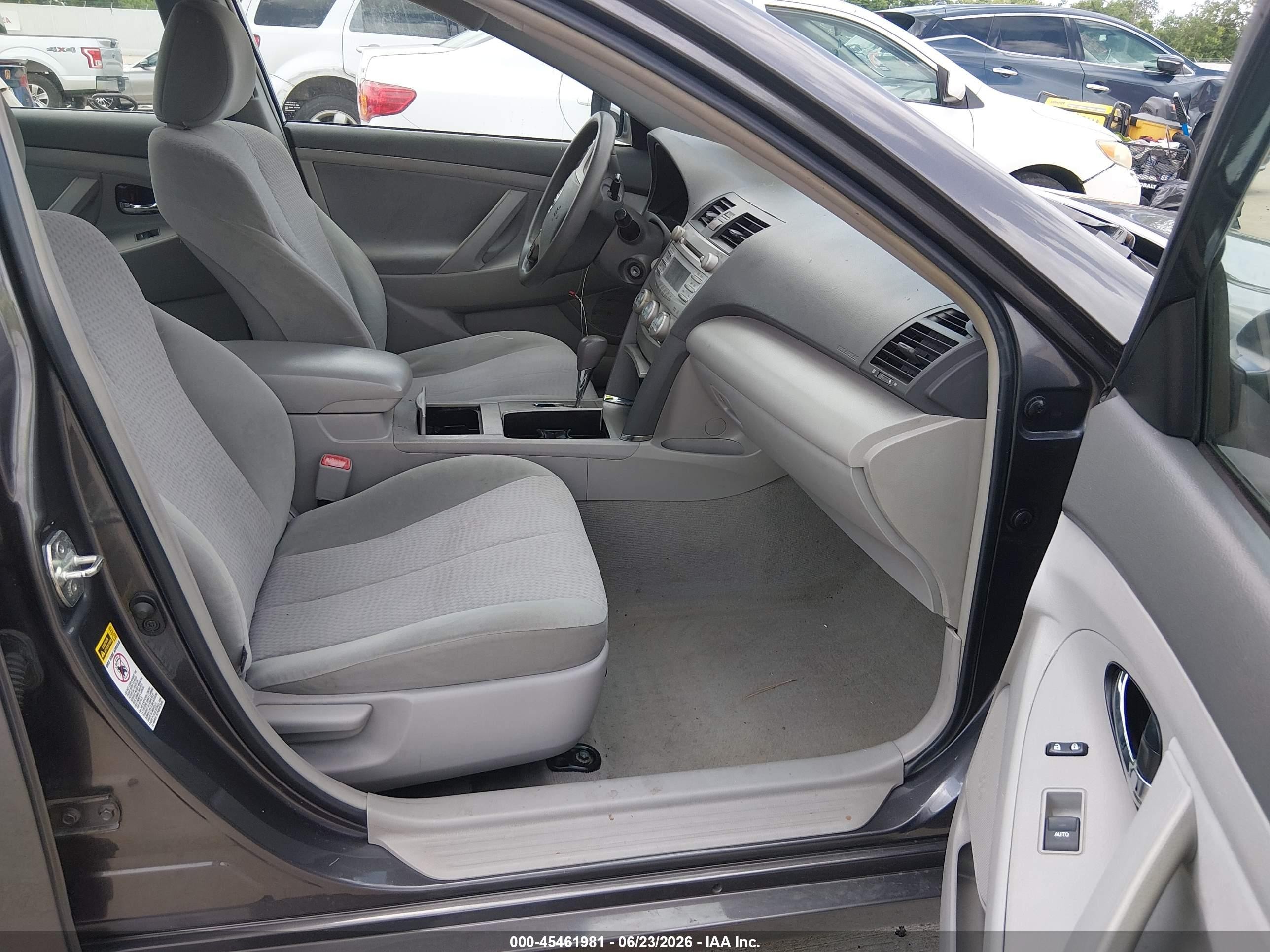 2011 Toyota Camry Le Gray vin: 4T4BF3EK5BR169205