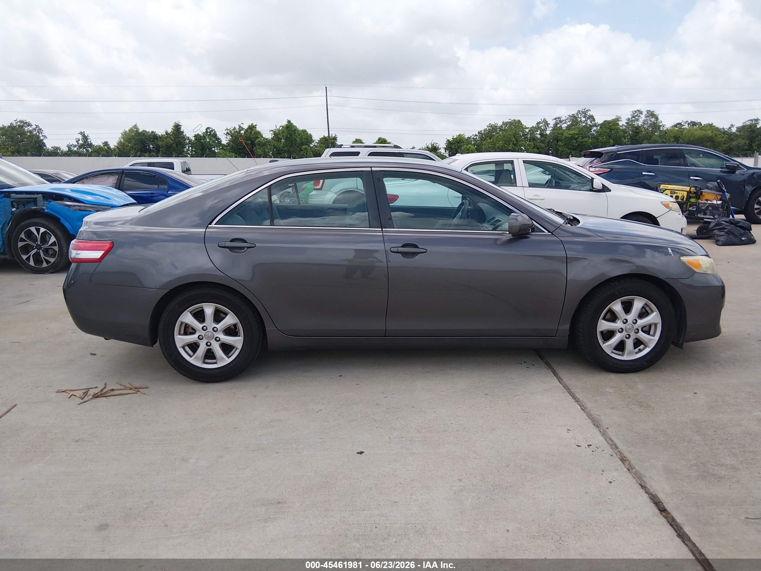 2011 Toyota Camry Le Gray vin: 4T4BF3EK5BR169205