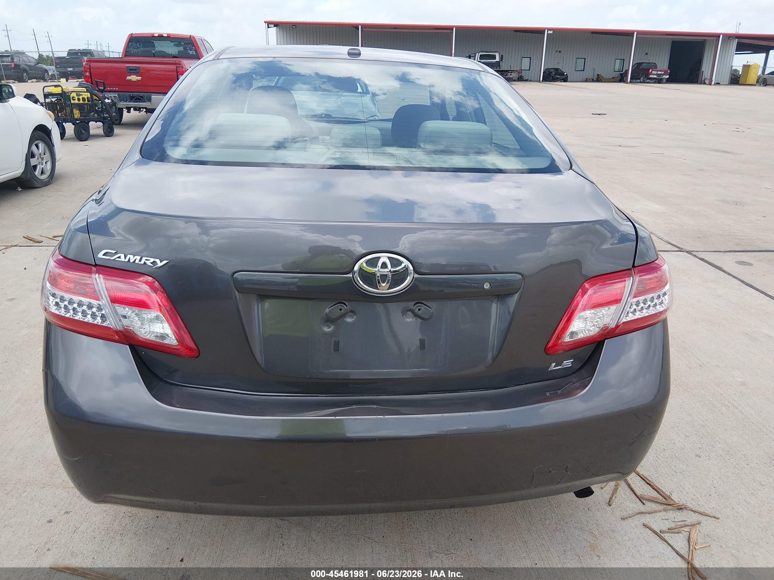 2011 Toyota Camry Le Gray vin: 4T4BF3EK5BR169205