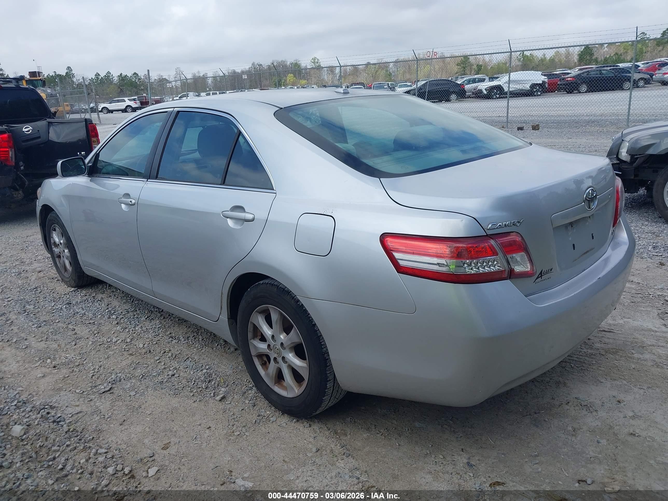 2011 Toyota Camry Le Silver vin: 4T4BF3EK5BR178972