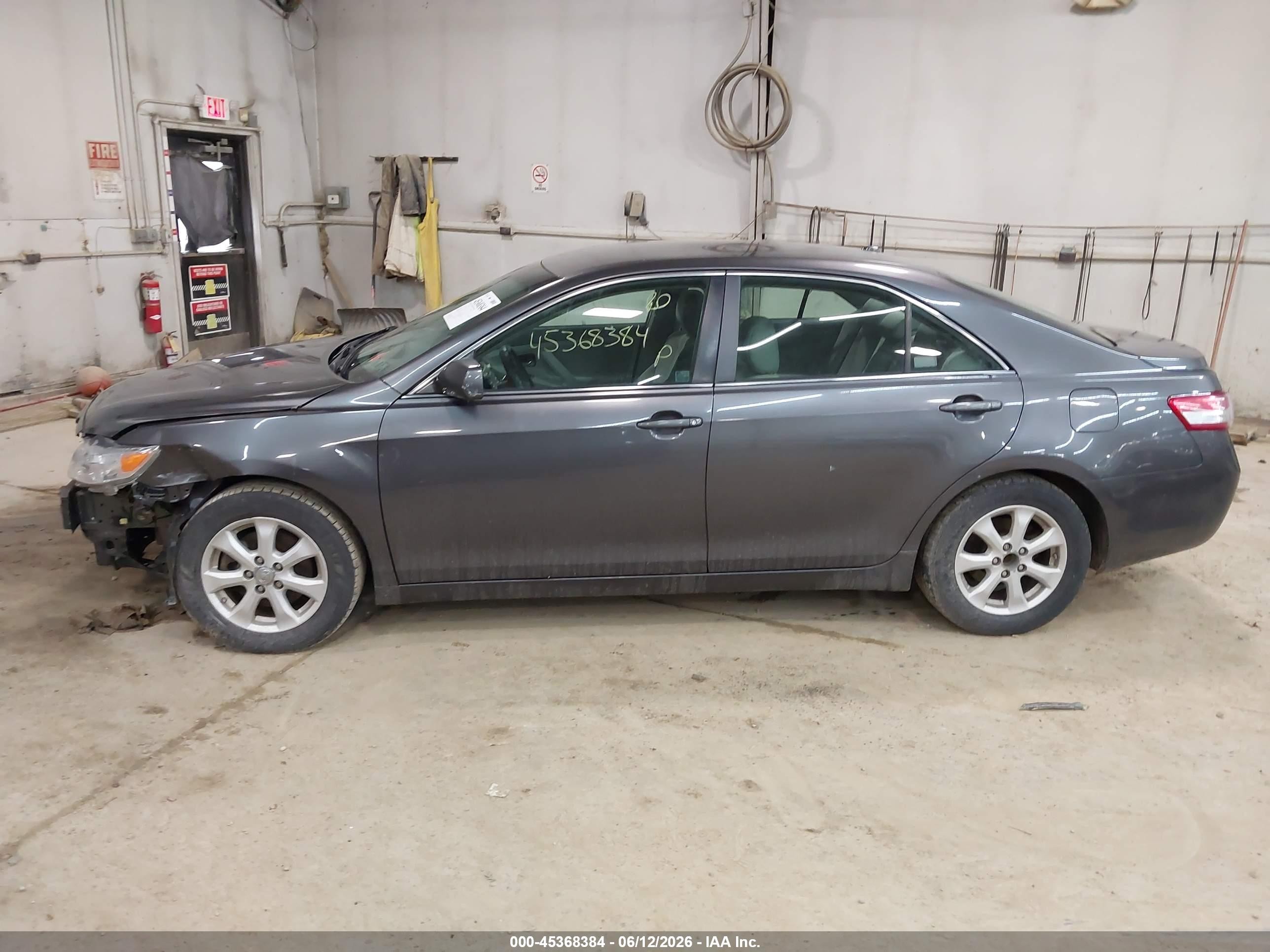 2011 Toyota Camry Le Gray vin: 4T4BF3EK5BR179619