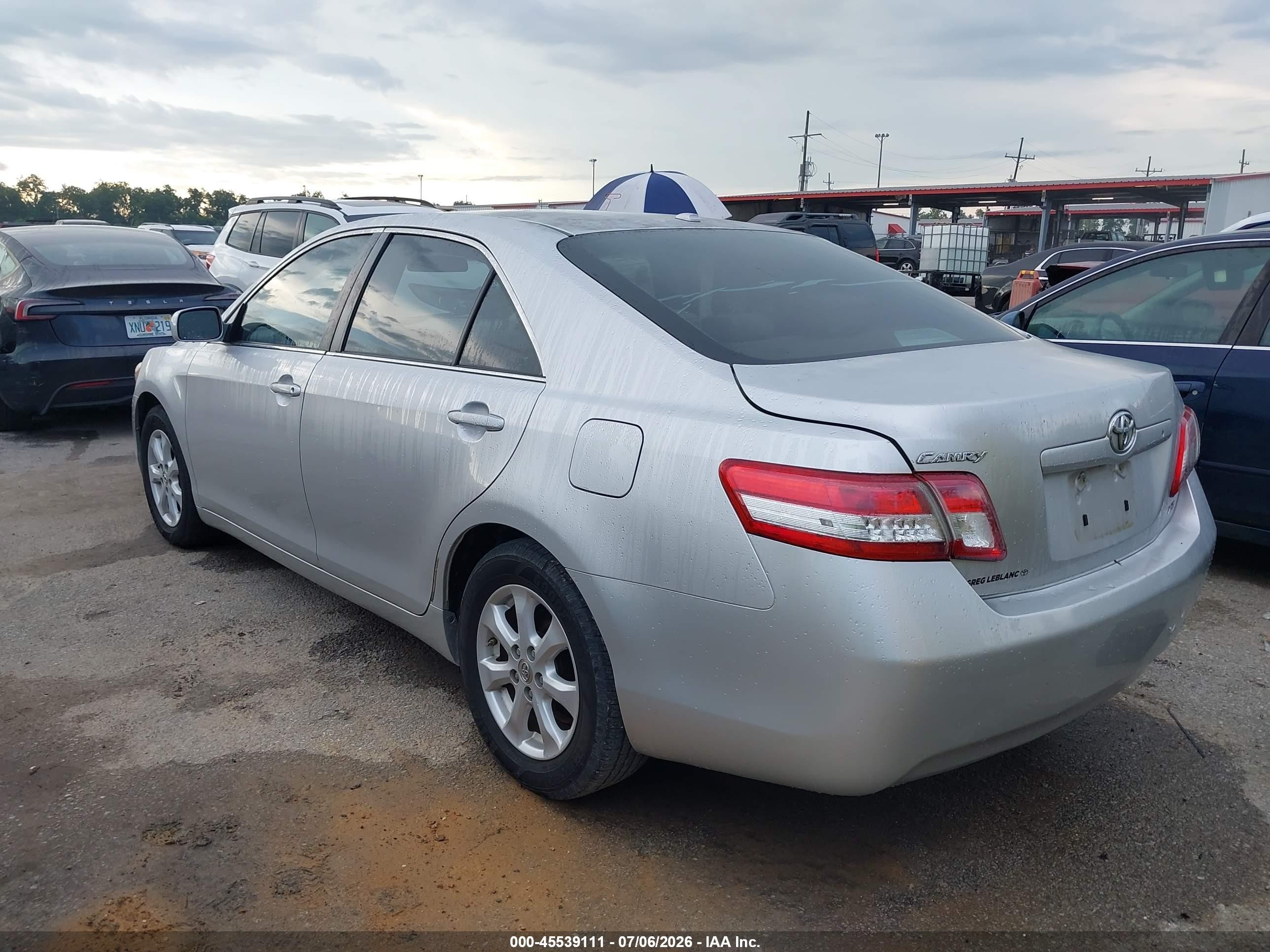 2011 Toyota Camry Le Серебряный vin: 4T4BF3EK5BR194685