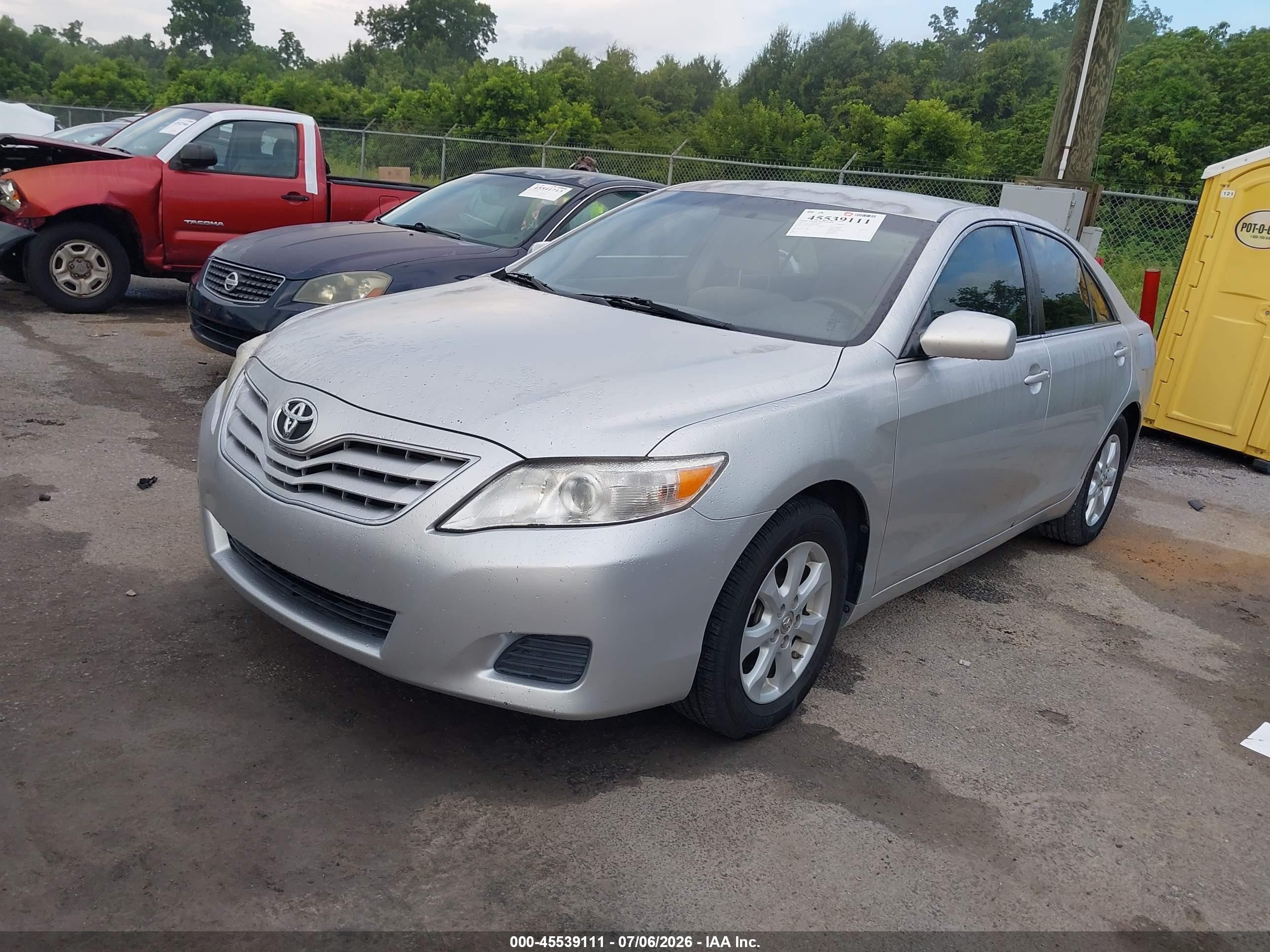2011 Toyota Camry Le Серебряный vin: 4T4BF3EK5BR194685